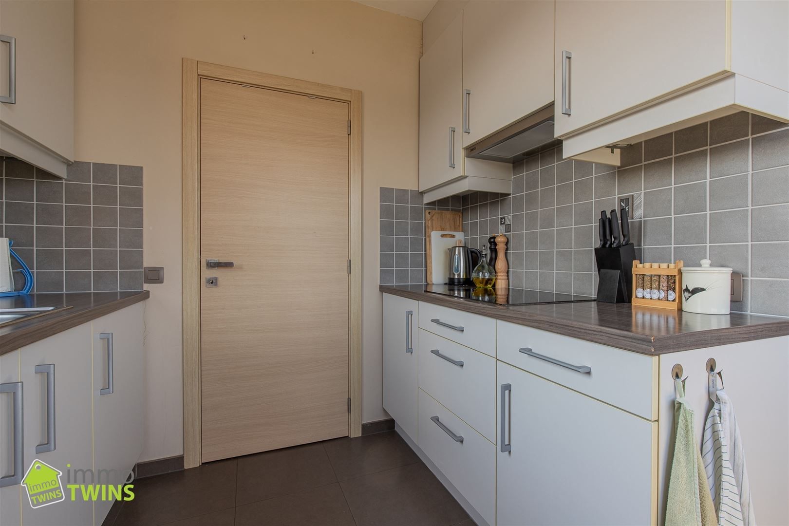 Instapklaar appartement met terras te Moerzeke foto 4