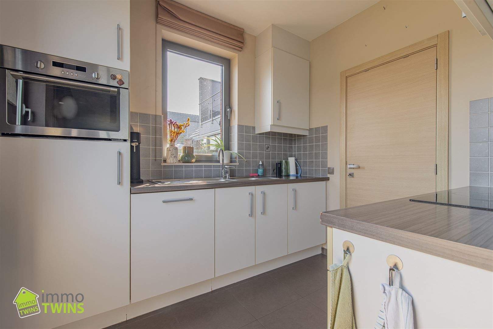 Instapklaar appartement met terras te Moerzeke foto 4