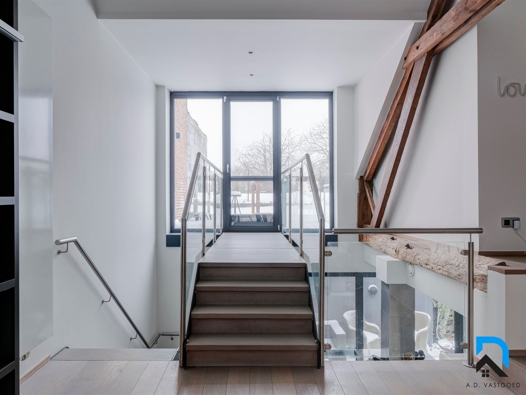Bijzonder mooi gerenoveerde woning voorzien van 5 slaapkamers foto 16