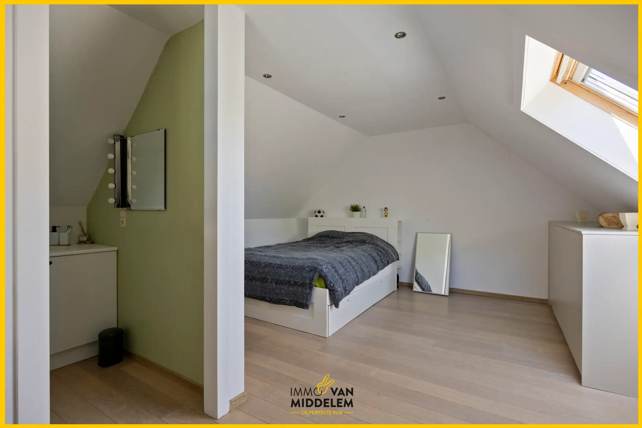 CHARMANTE VILLA MET ZWEMBAD EN VEELZIJDIG BIJGEBOUW foto 23