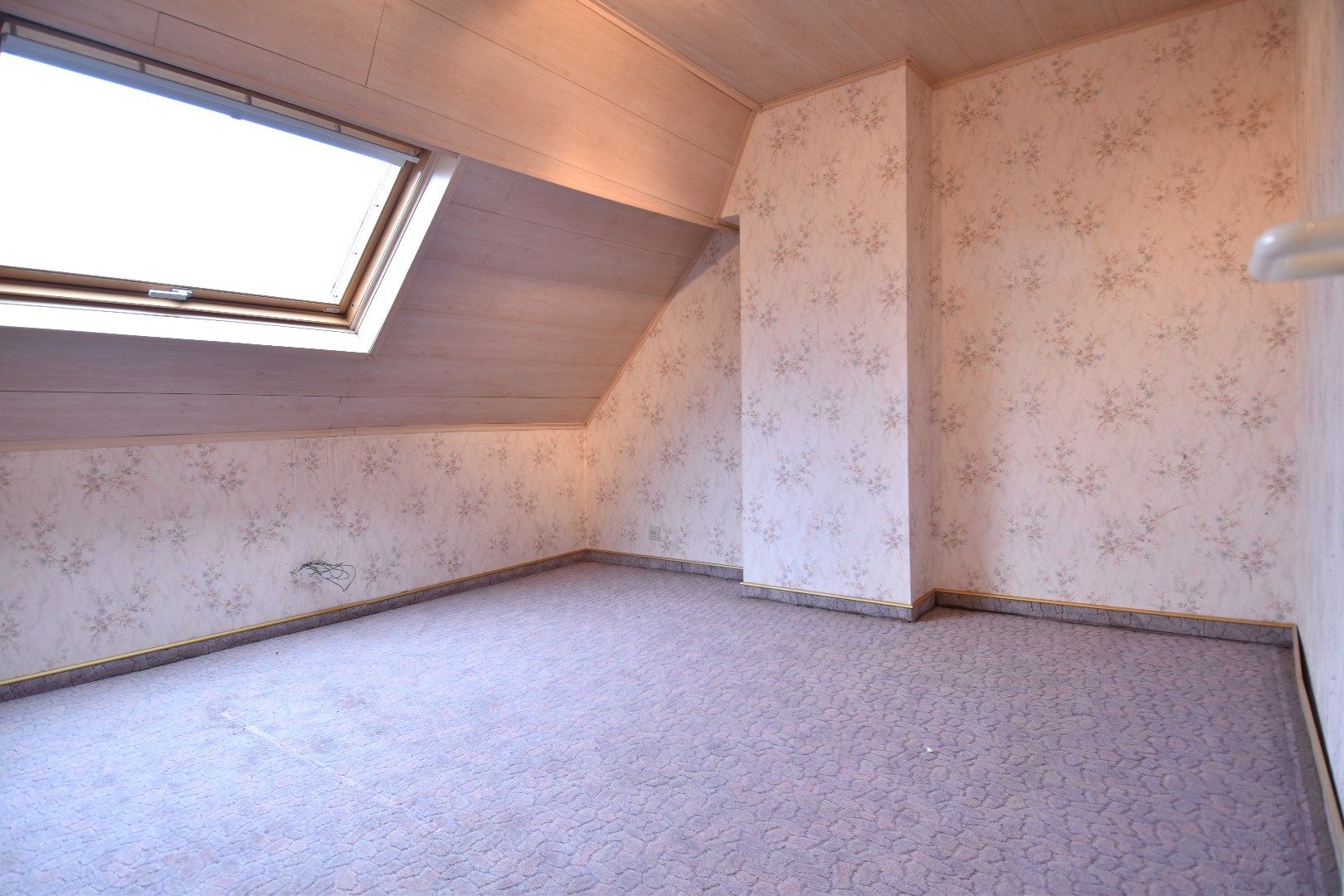 Halfopen bebouwing met 2 slaapkamers, garage en tuin in landelijke omgeving te koop in Gullegem foto 11