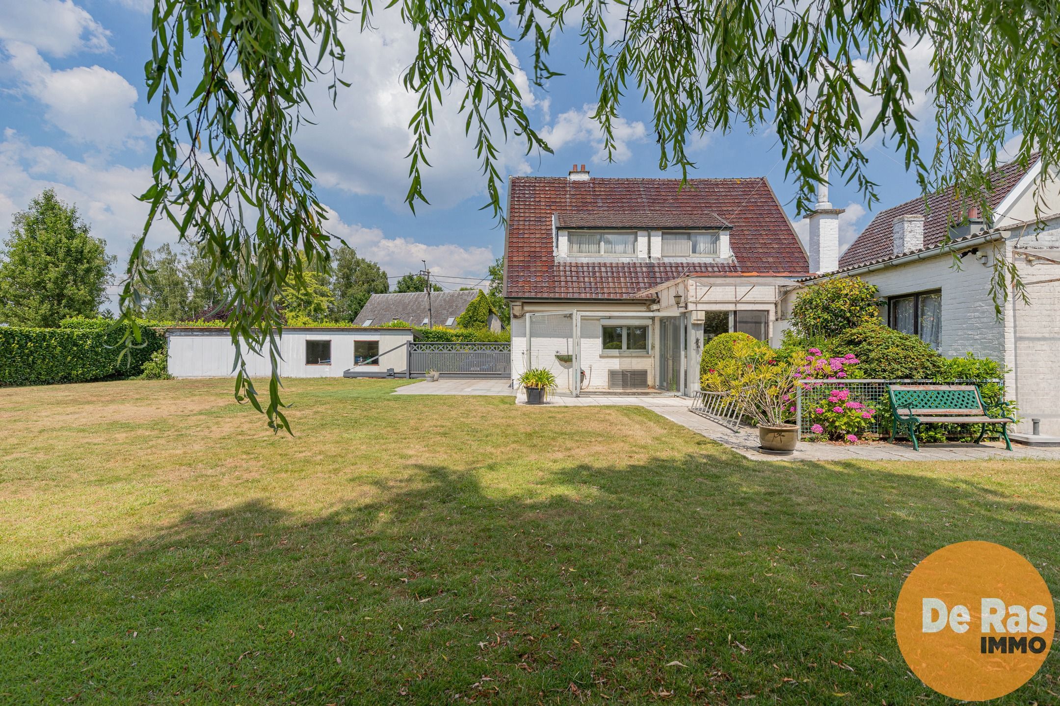 AALST – Halfopen bebouwing met villa-allure op 3114 m² foto 23