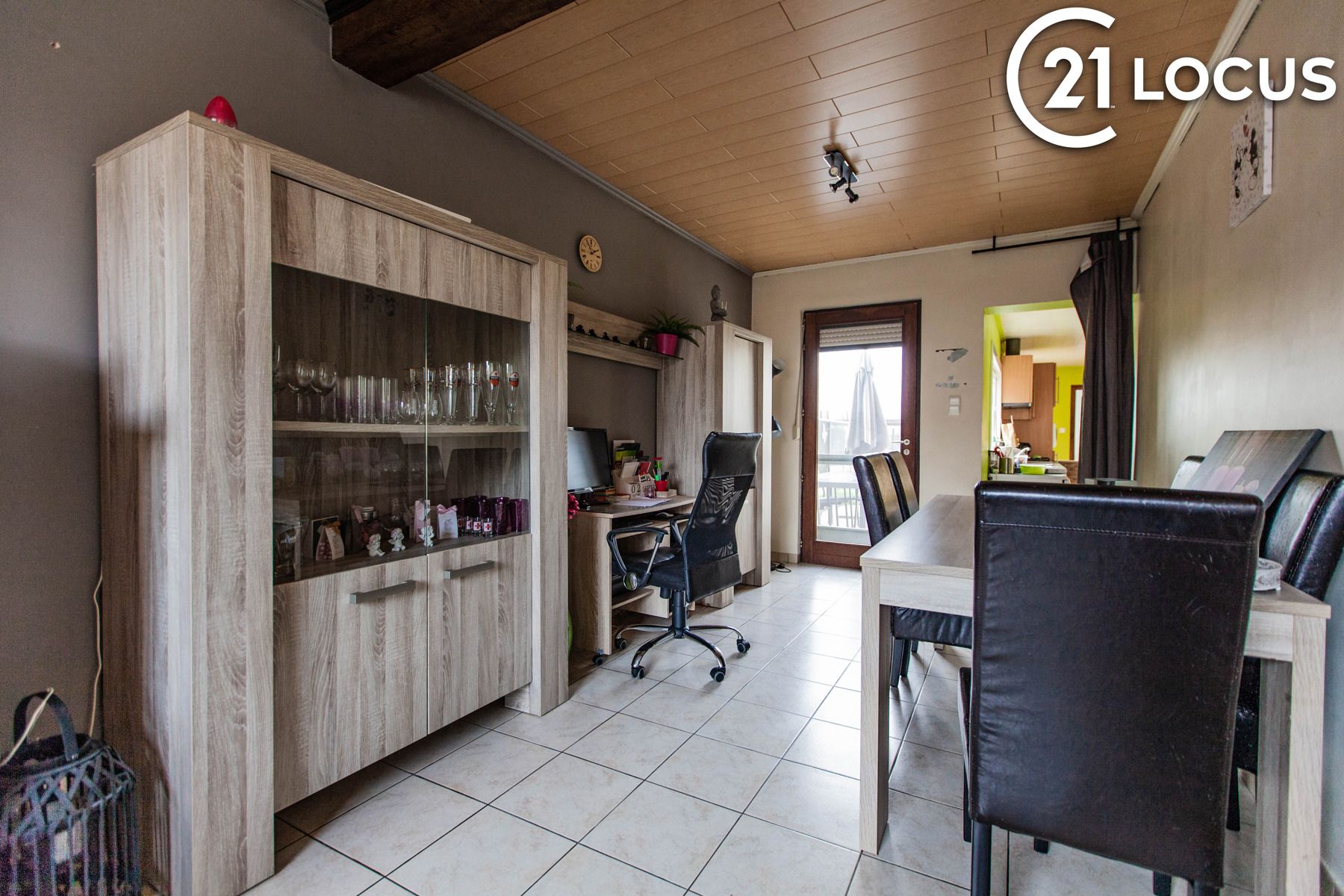 Op te frissen woning met grote weide , unieke kans in Beveren foto 7