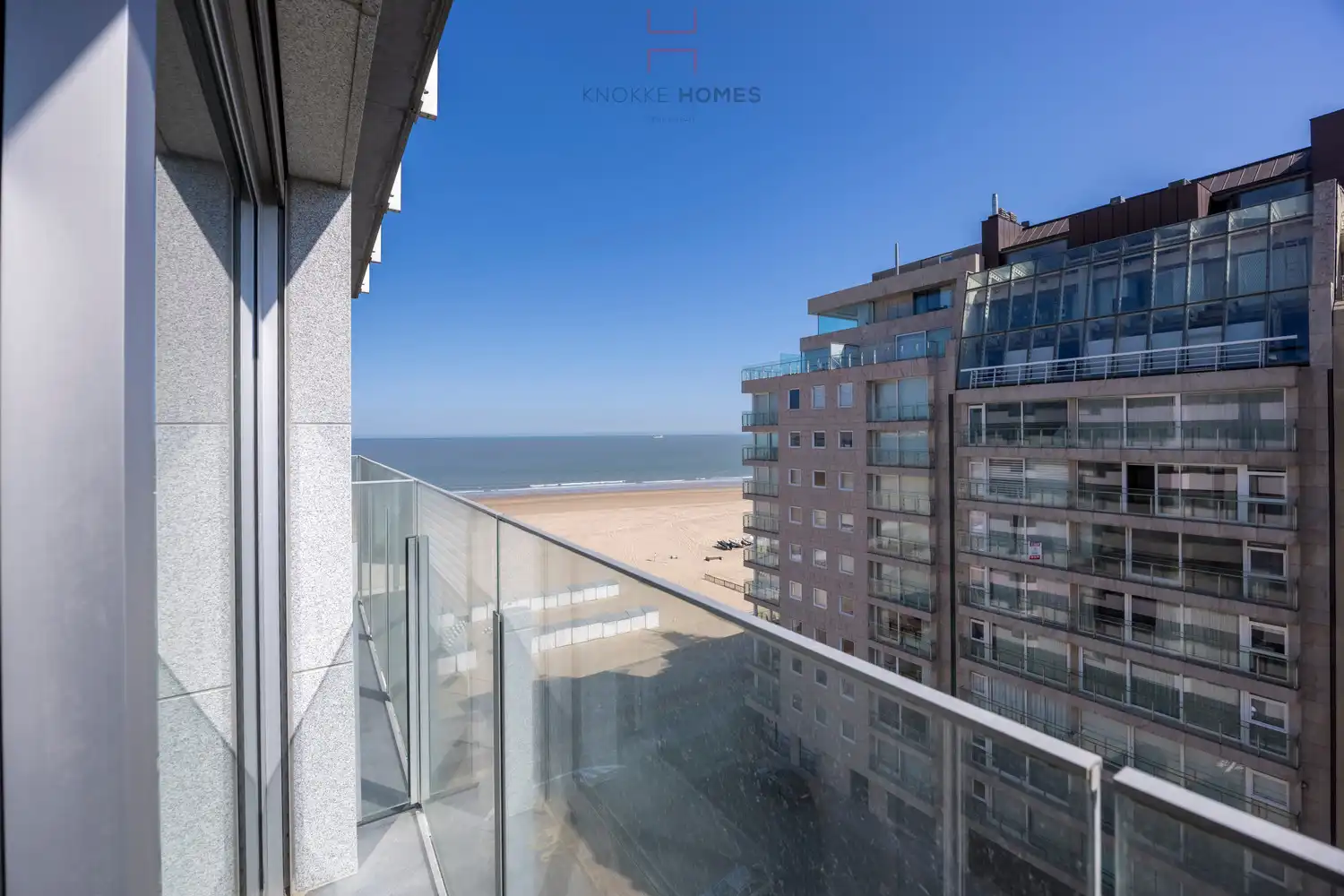 Instapklare studio met zijdelings zeezicht in Duinbergen foto {{pictureIndex}}