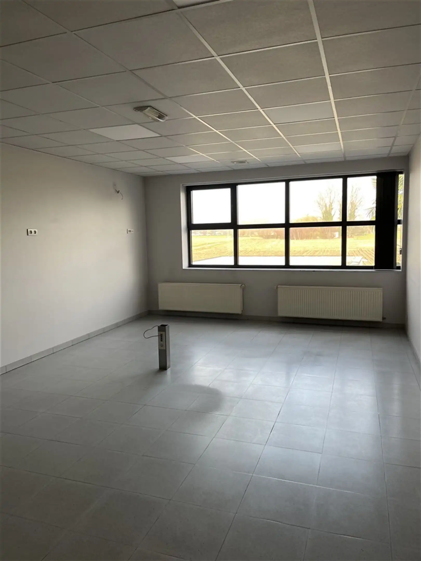 Magazijn + kantoor op zichtlocatie langs E17 foto 29