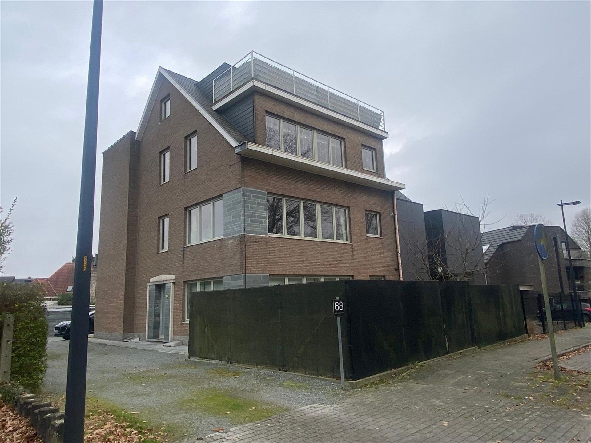 Prachtig appartement met drie ruime slaapkamers en twee terrassen foto 25