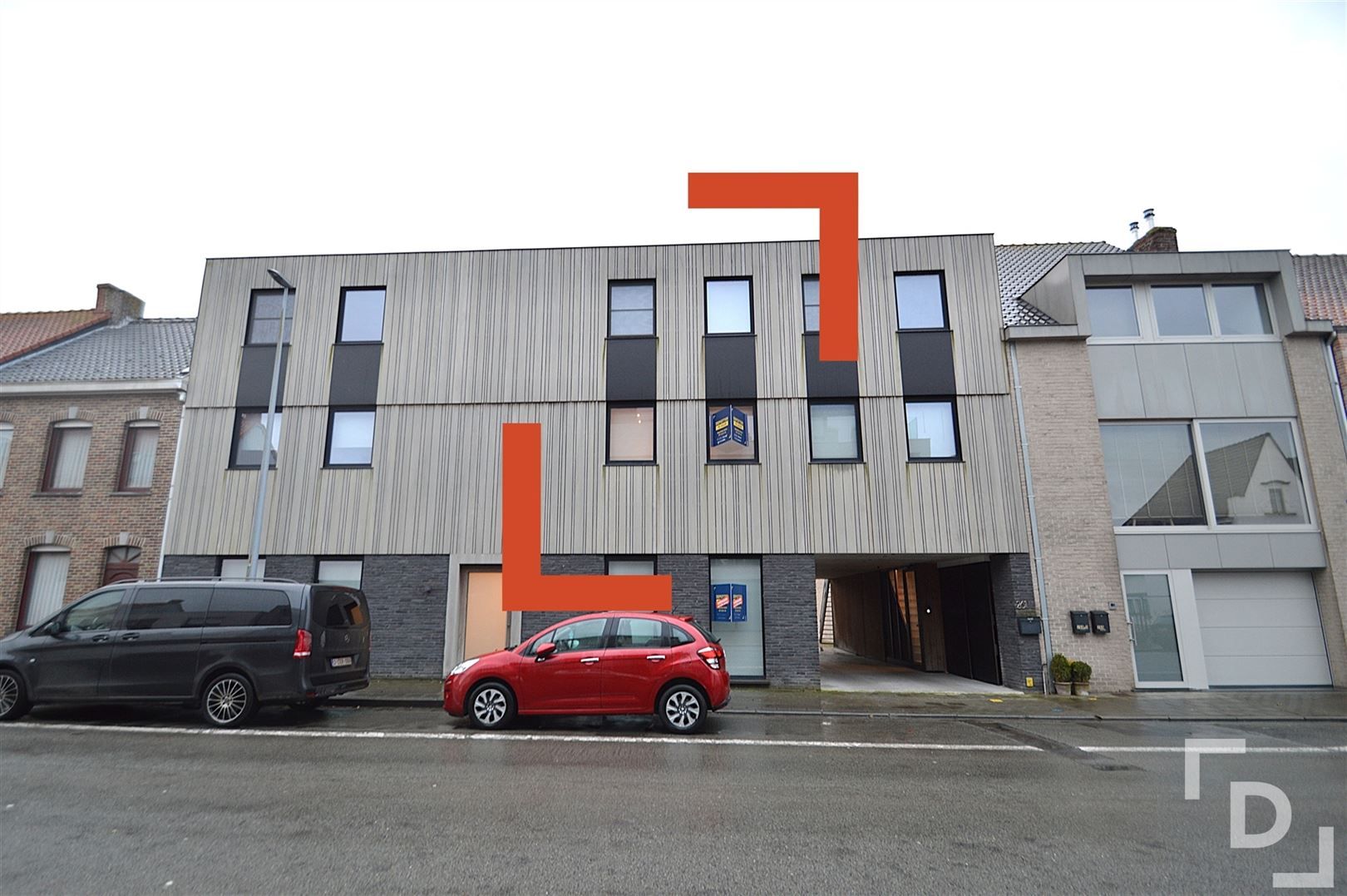 Duplexappartement met garage in centrum Poperinge foto {{pictureIndex}}