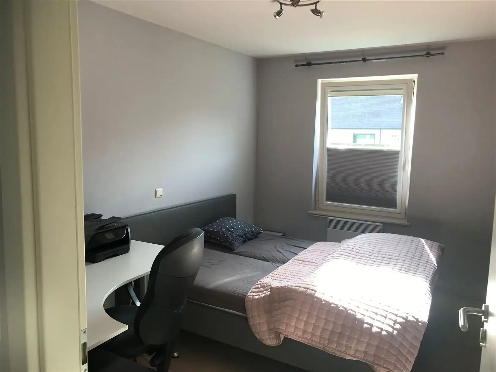 Gelijkvloers 2-slaapkamerappartement met een tuin foto 6