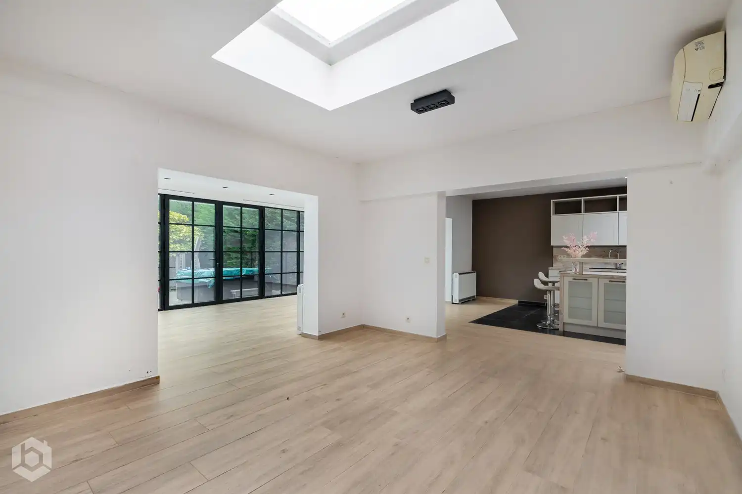 Zeer ruime kangoeroe-woning met achterliggend commerciële units met uitbereidingsmogelijkheden (KMO bestemming) foto 34
