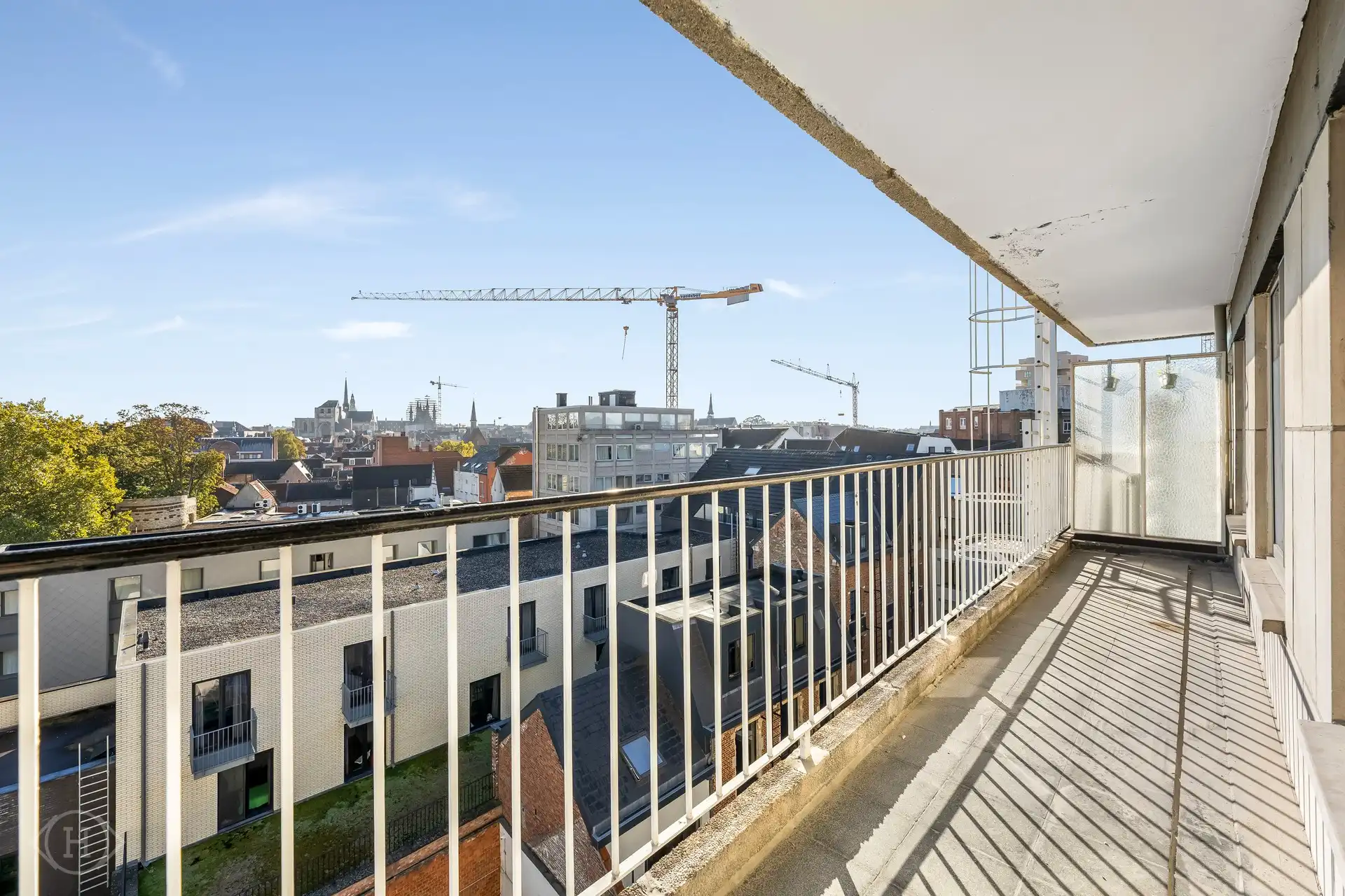 Ruim appartement met terras, parking en prachtig uitzicht foto 11