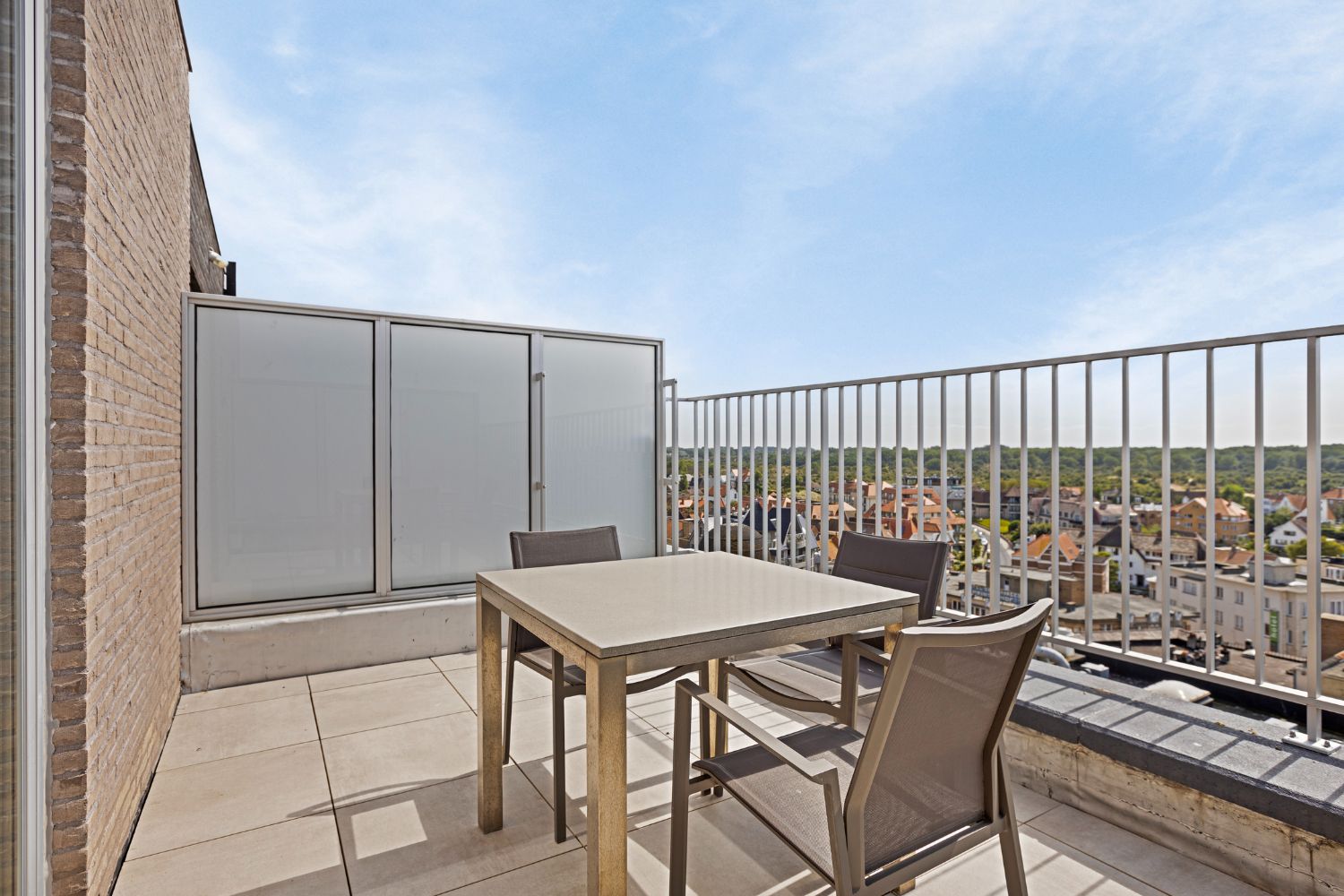 Gerenoveerde penthouse met terrassen en schitterend zeezicht! foto 11