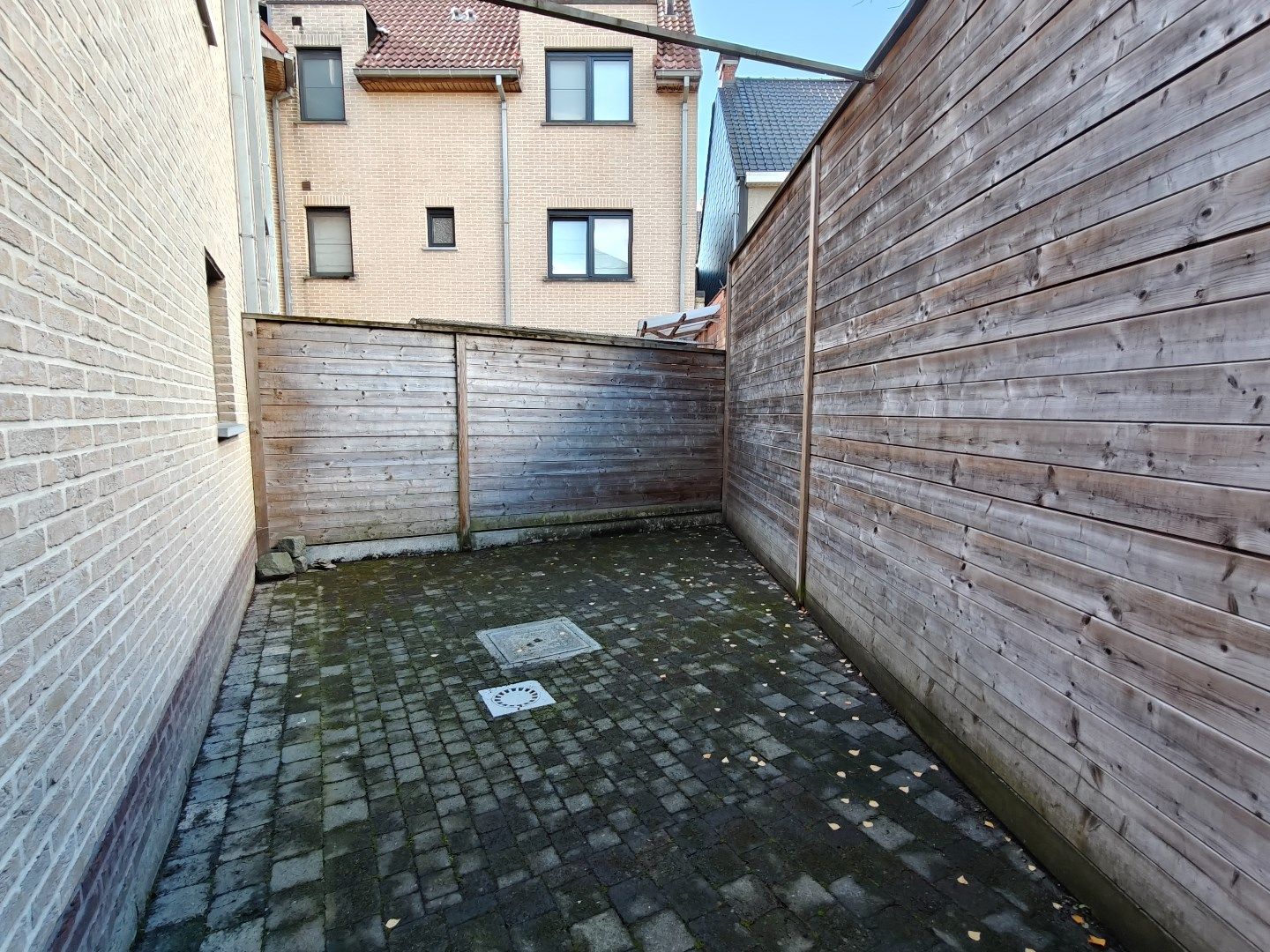 Ruime rijwoning met terras, garage en 2 slaapkamers in Wetteren  foto 10