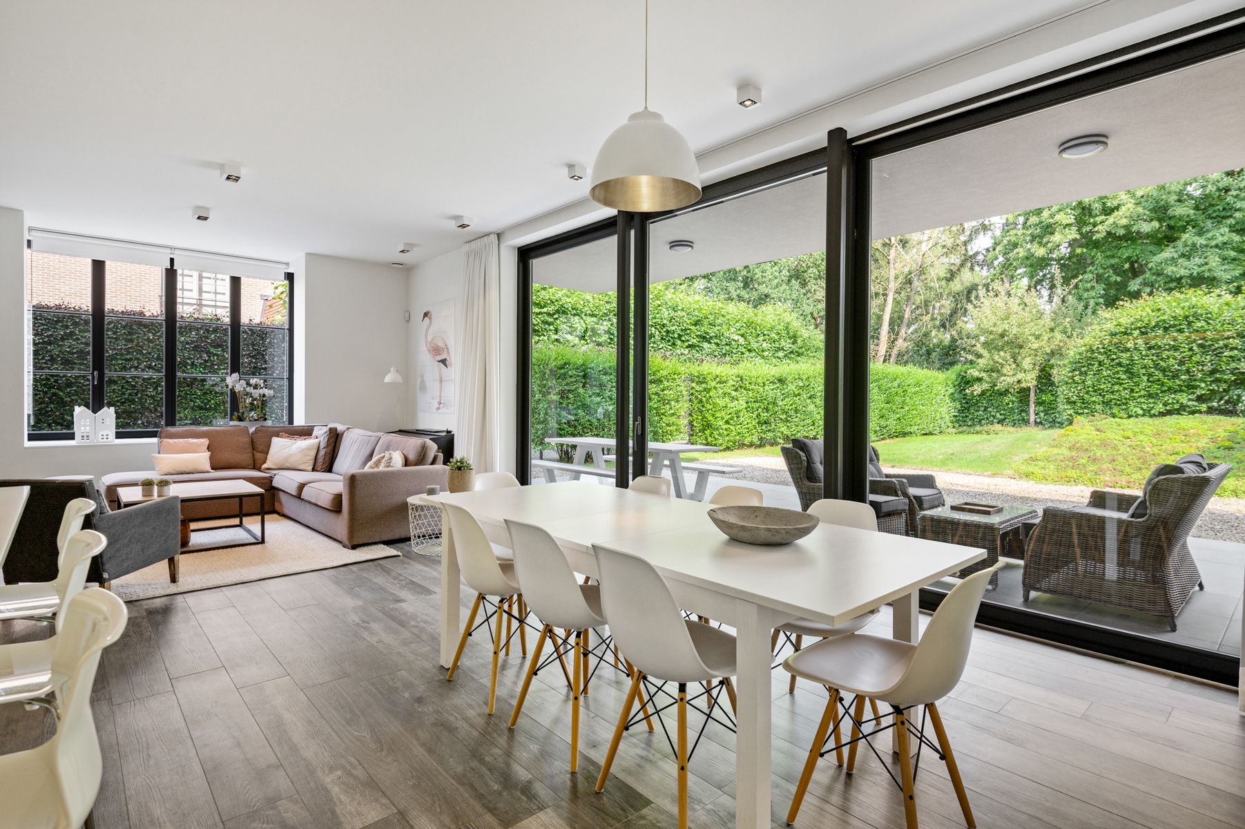 Luxe gelijkvloersapp. met ondergrondse parking en tuin. foto 9
