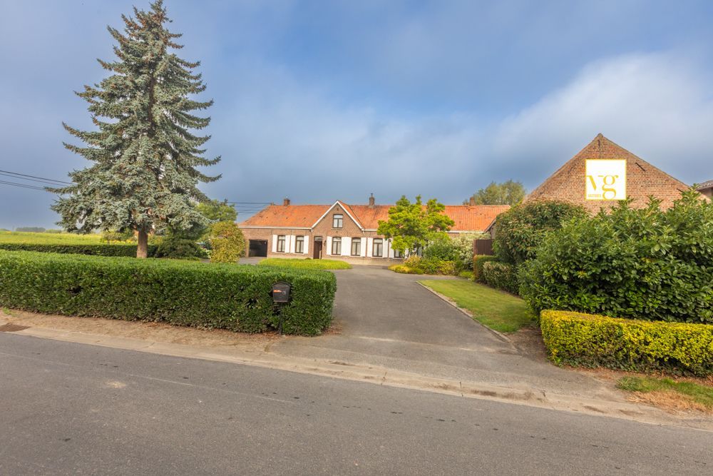 Hoeve met stallen op 3780 m² aan de grens met Elsegem foto 9
