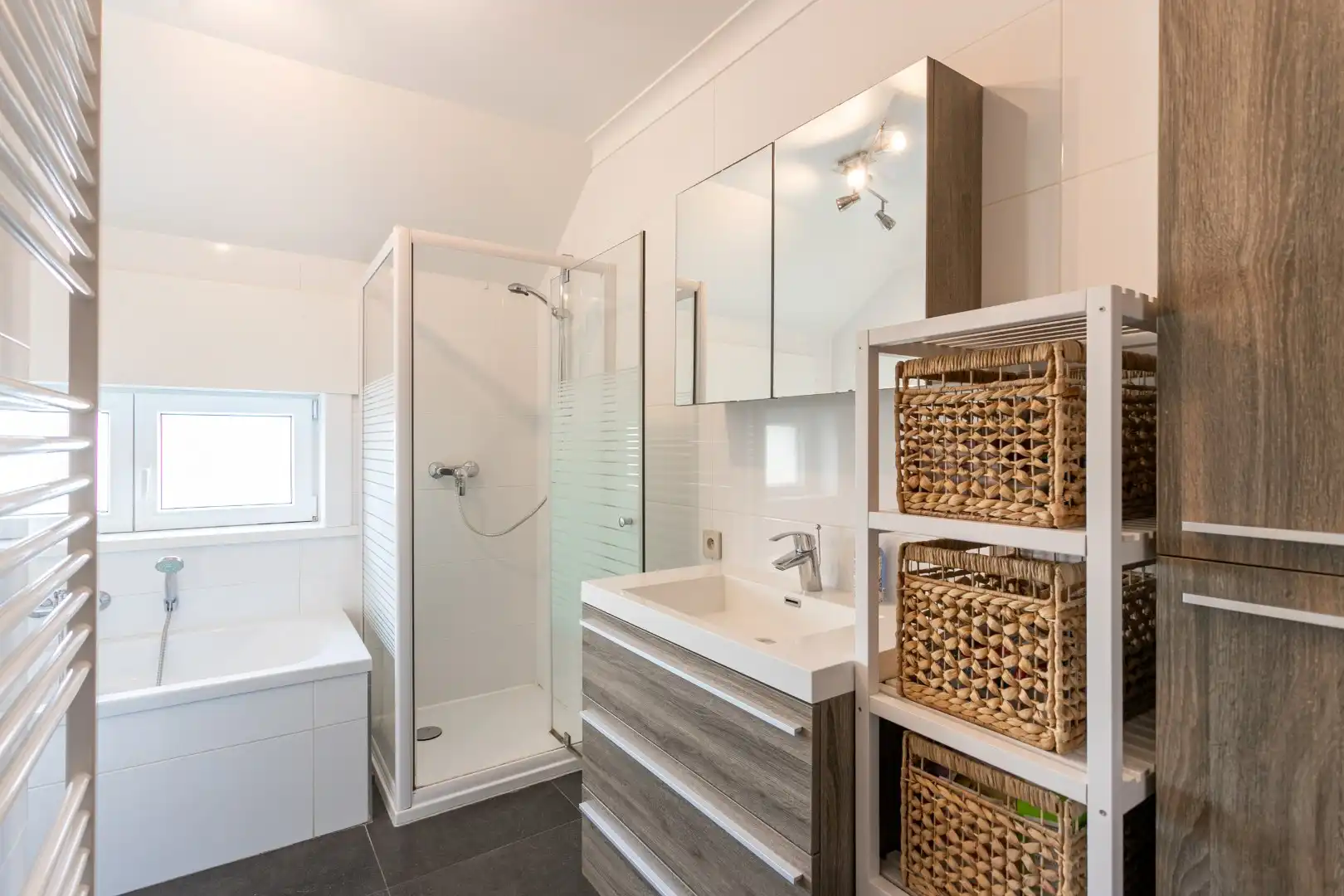 Gerenoveerde 3-gevelwoning met tuin en 4 slaapkamers te Sint-Genesius-Rode foto 20