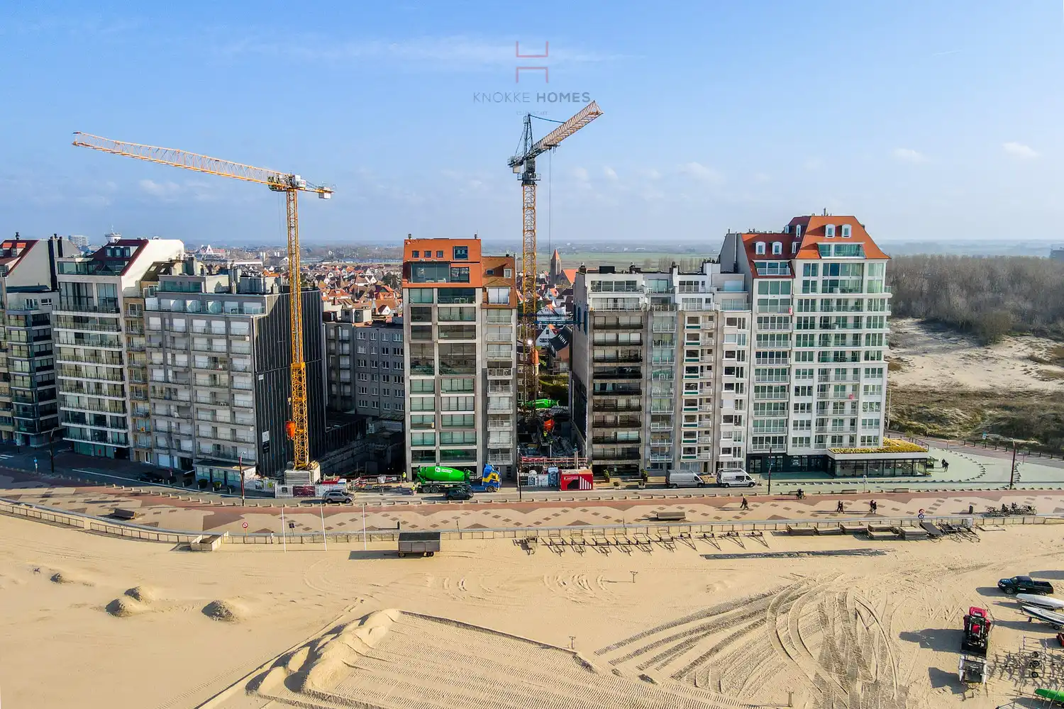 Riant plateau-appt met 4 slpks op de zeedijk van Duinbergen foto {{pictureIndex}}