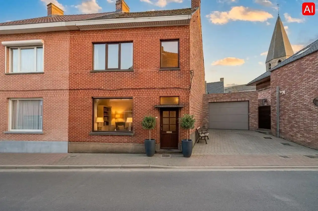 Hoofdfoto van de publicatie: Te renoveren woning met tal van potentieel in centrum Aarsele
