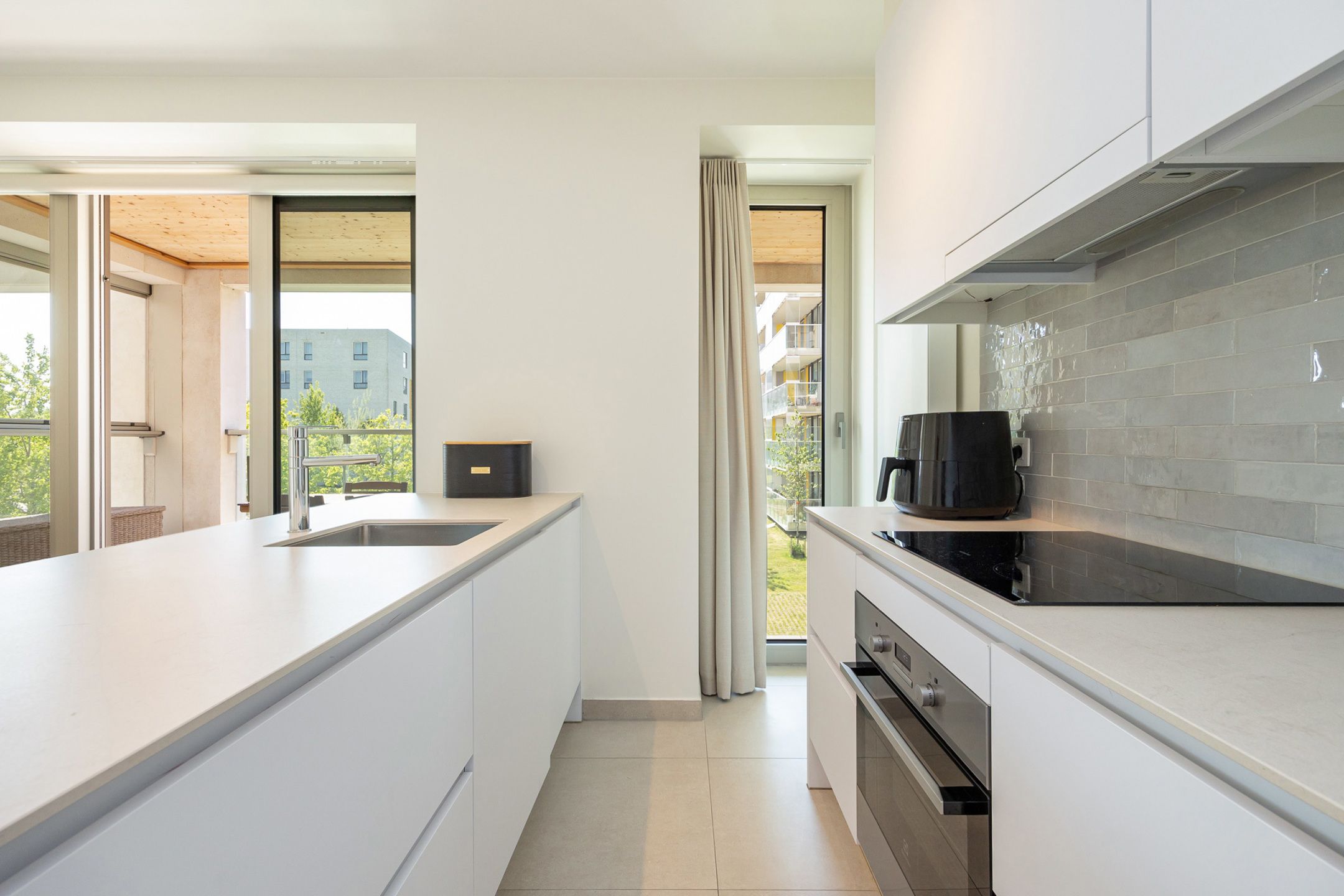 ANTWERPEN-ZUID - Instapklaar appartement met terras foto 6