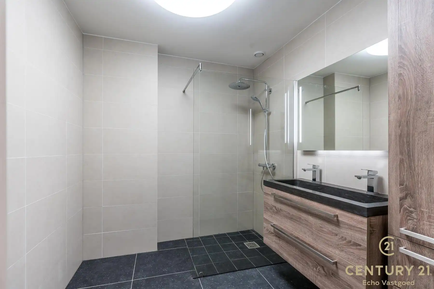 Luxe 2-slaapkamerappartement te huur op toplocatie foto 9