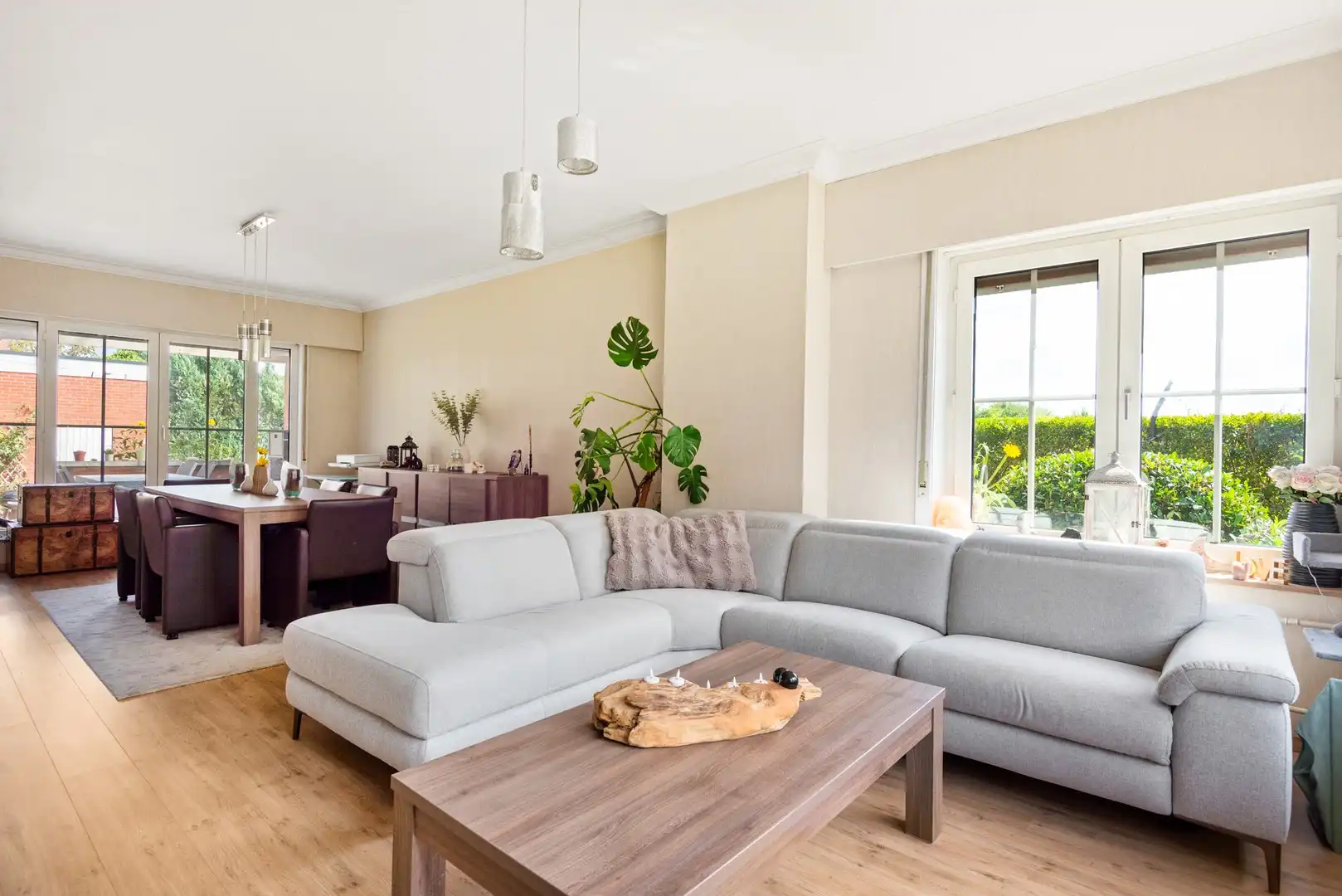 Karaktervolle en ruime woning in hartje Schoten foto 5