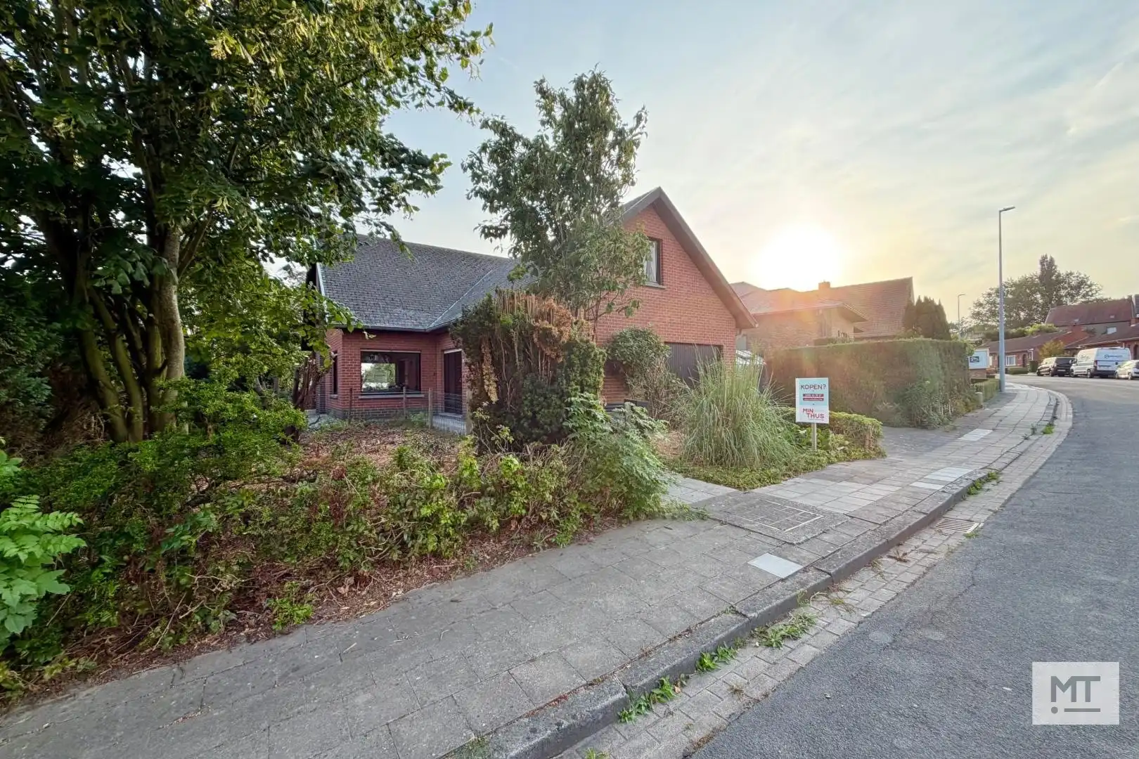 Ruime alleenstaande woning te koop op een rustige locatie te Beselare foto 4