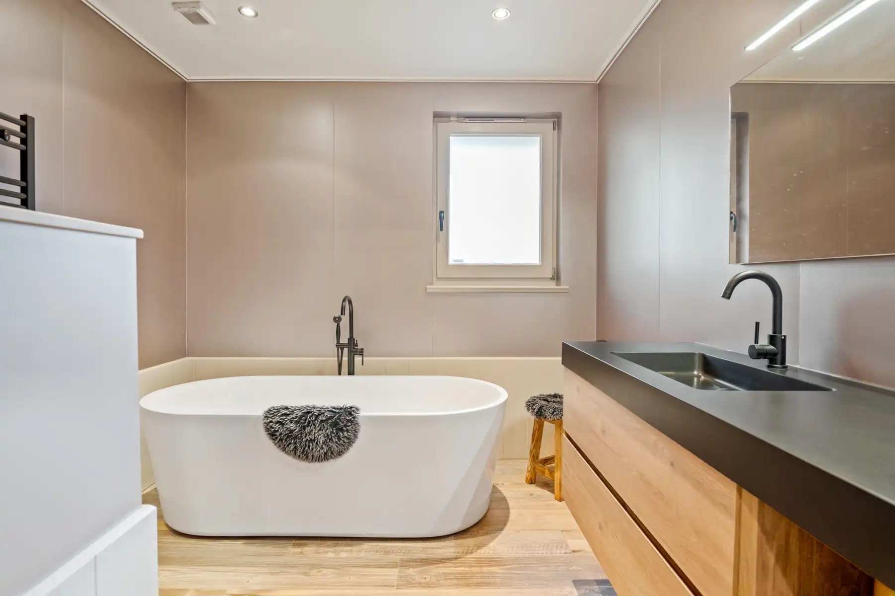 Villa met 5slk en binnenzwembad op 2090m²  foto 18