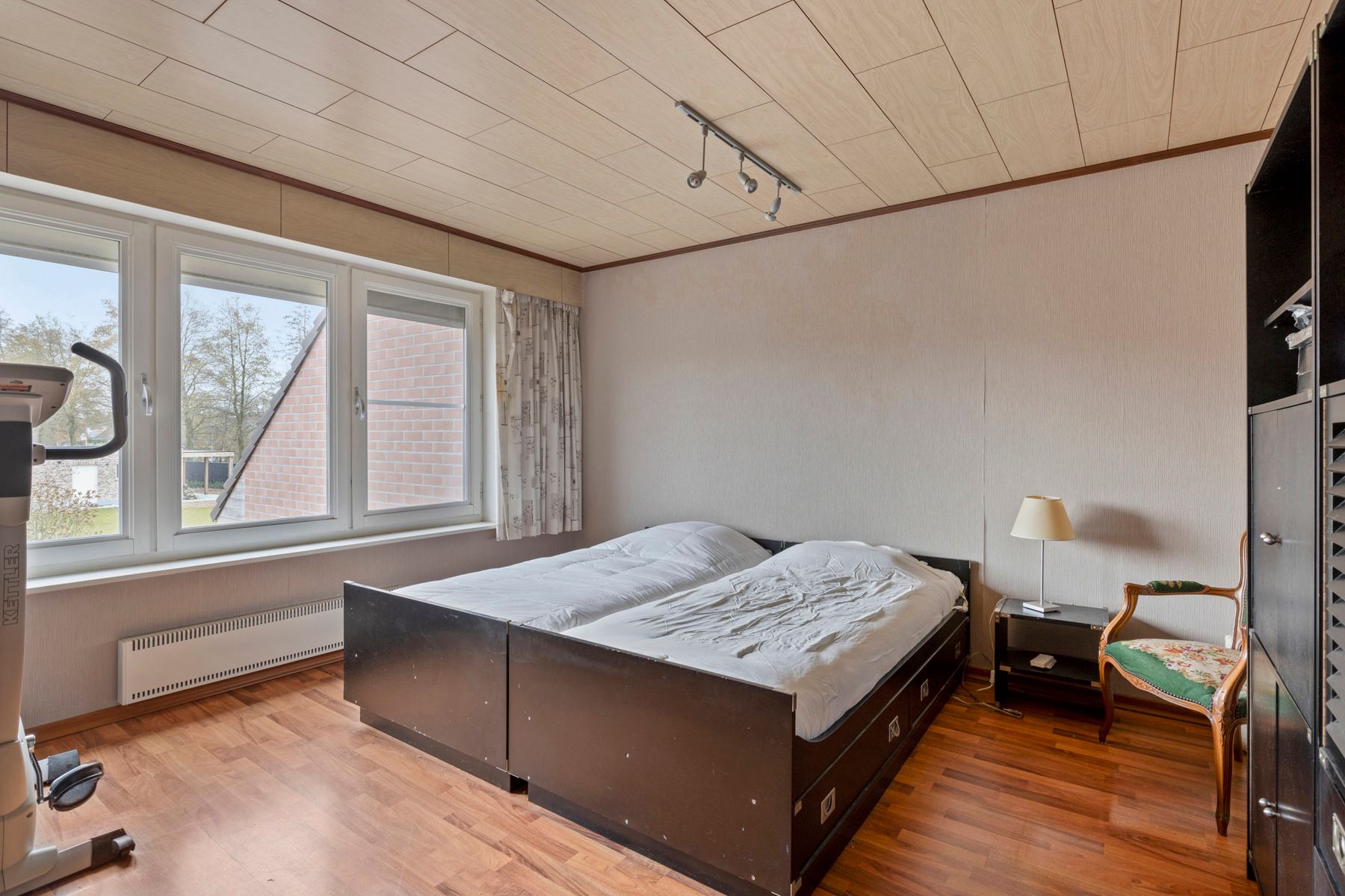 Ruime woning met tuin én garage in hartje Belsele foto 12