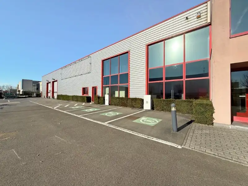 Bedrijfsgebouw te huur foto 3