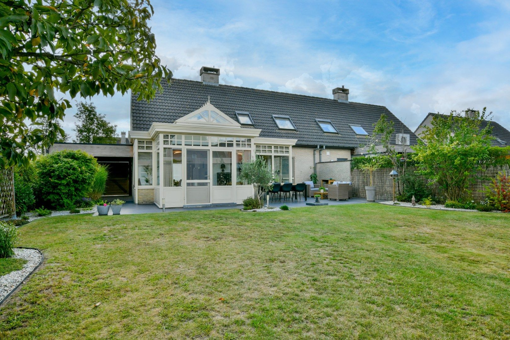 Prachtig onderhouden woning in een residentiële buurt foto 28