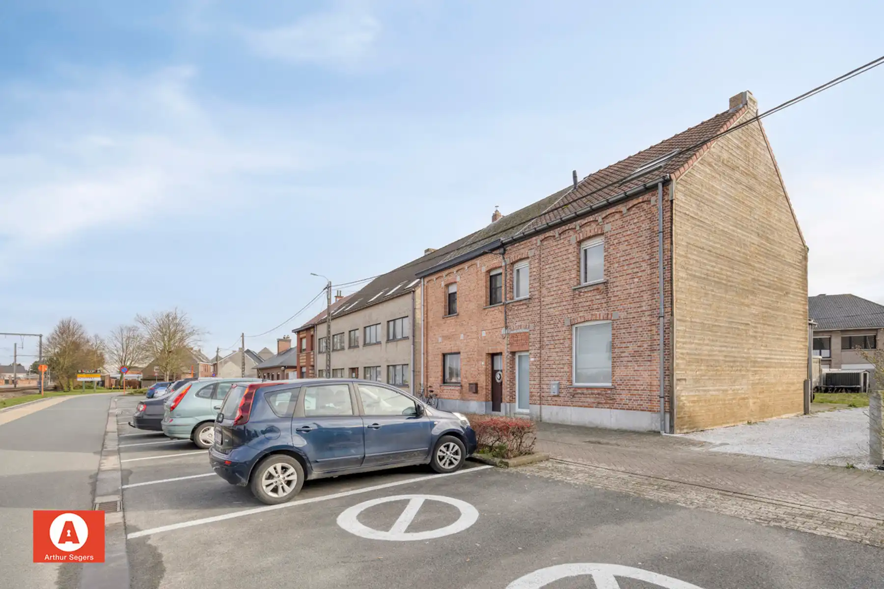 Te renoveren woning met zuidgerichte tuin nabij centrum foto 2