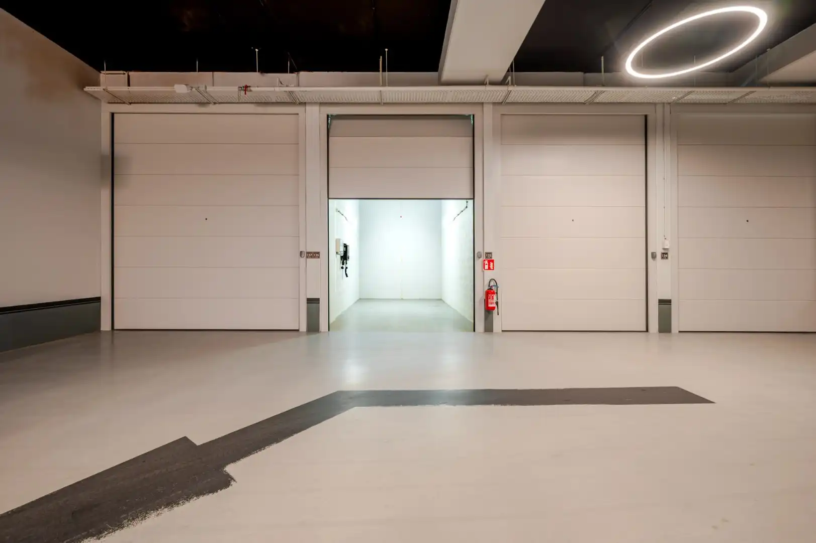 GESLOTEN GARAGEBOX - ALBERTPLEIN - ZOUTE foto {{pictureIndex}}