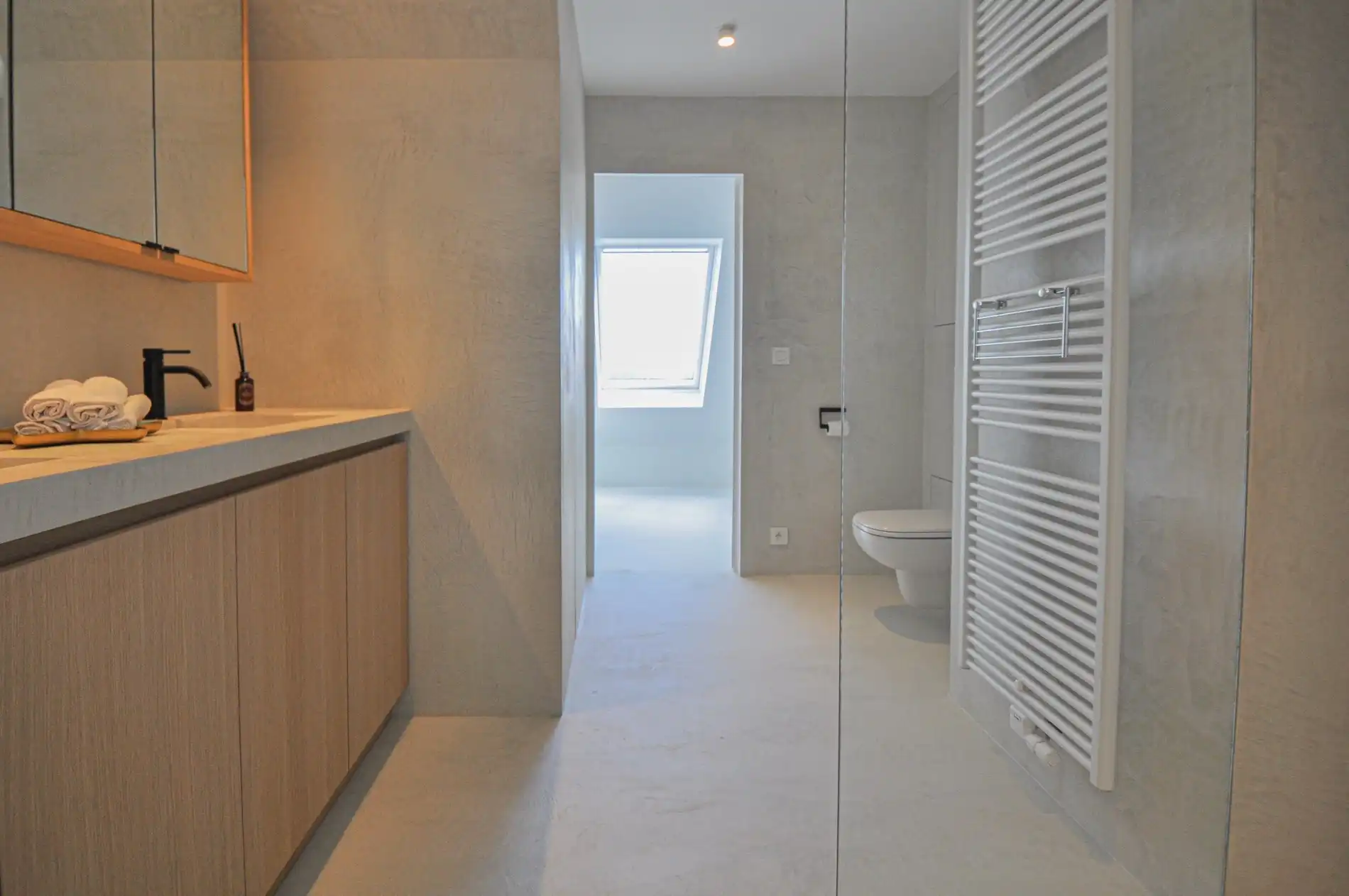 Volledig gerenoveerd appartement met een ruim zonneterras. foto 16