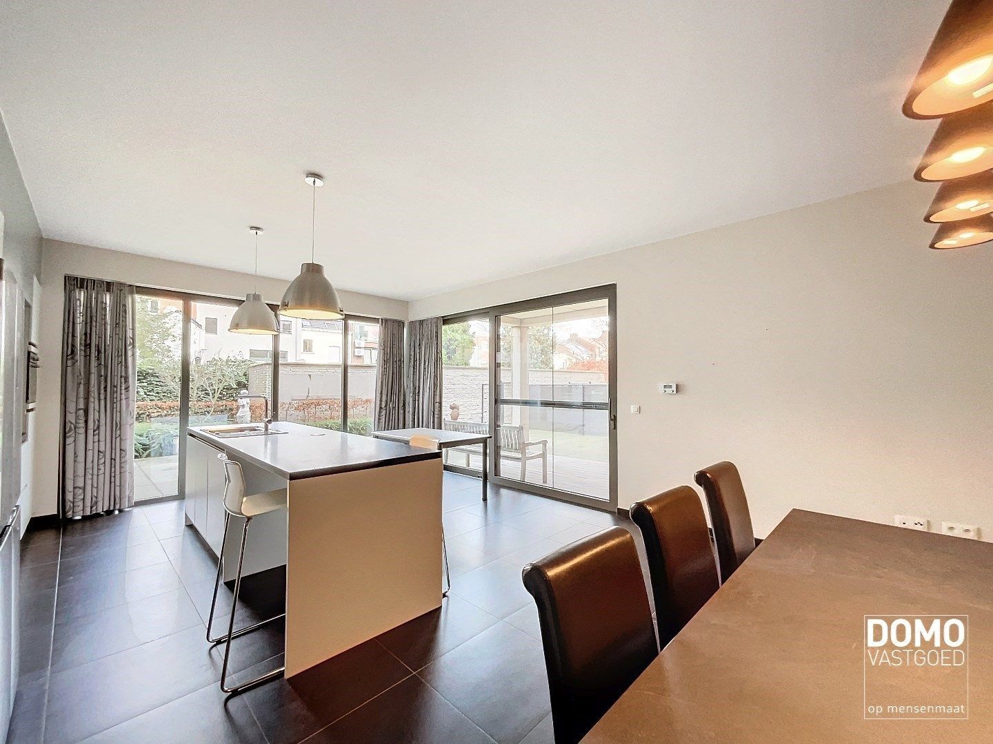 Ruim appartement met tuinterras, garage en 2 slaapkamers in Hasselt foto 7