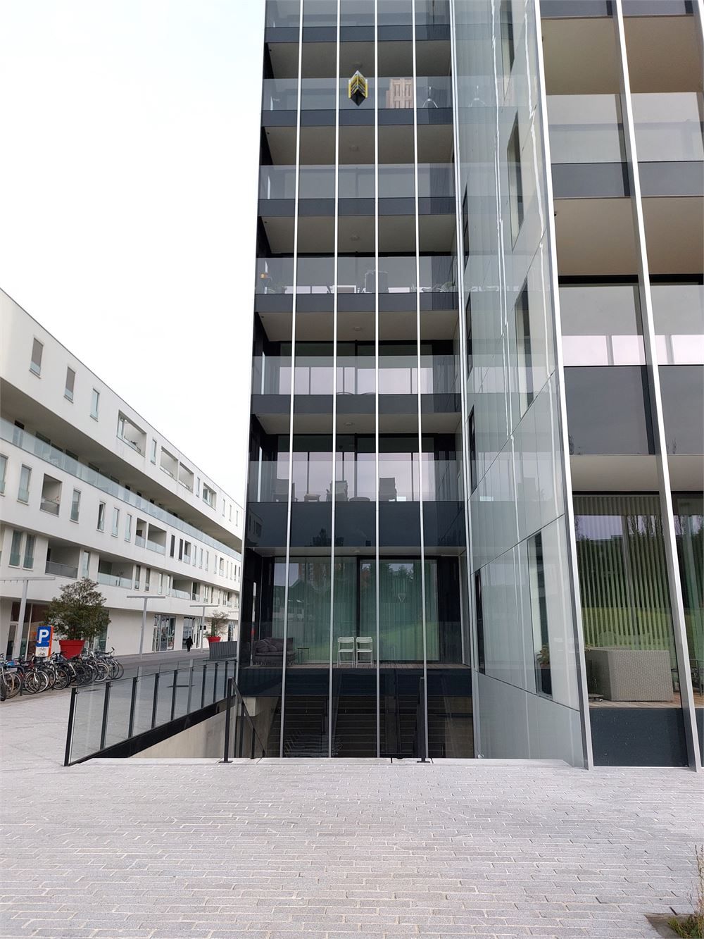 Nieuwbouw luxe appartment met autotaanplaats en fietsenberging foto 40