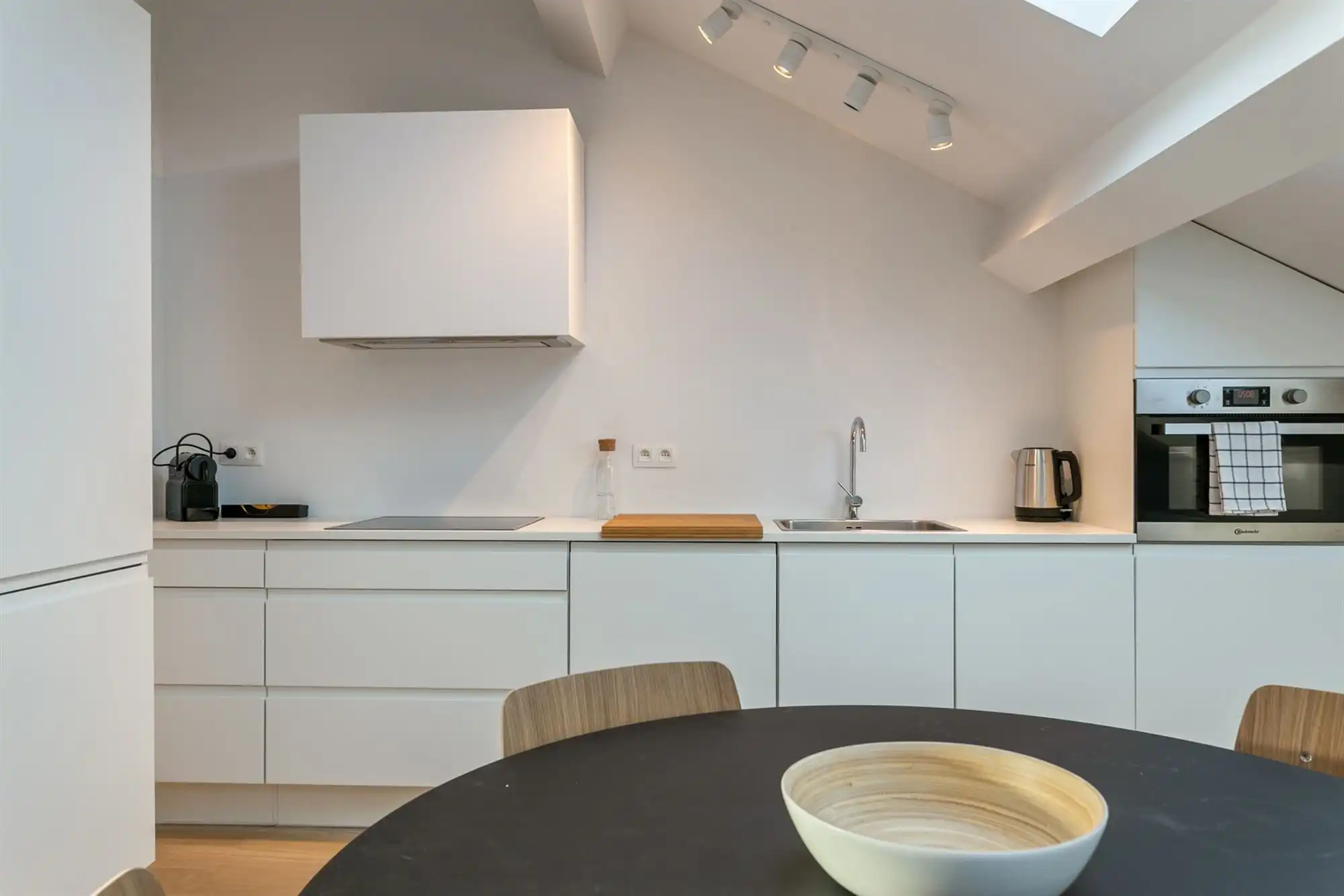 Ruim 2 slaapkamer appartement op toplocatie! foto 7