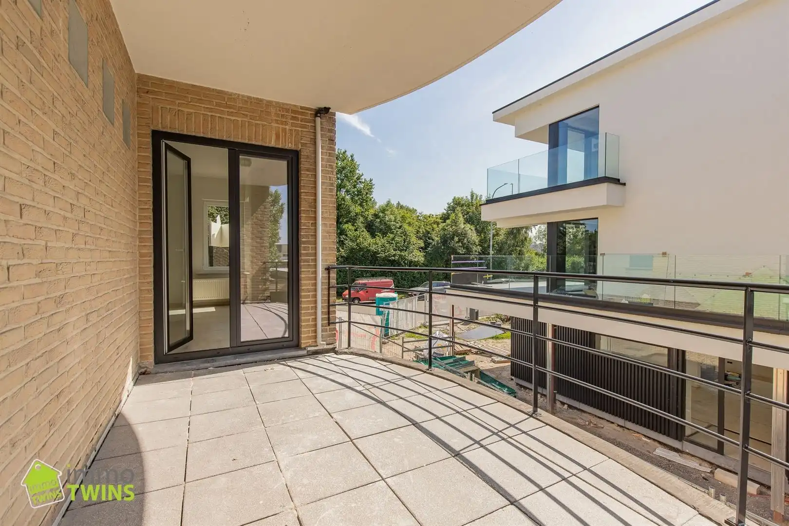 Ruim totaal gerenoveerd appartement van 119 m² met terras, staanplaats en garage te Appels bij Dendermonde foto 8