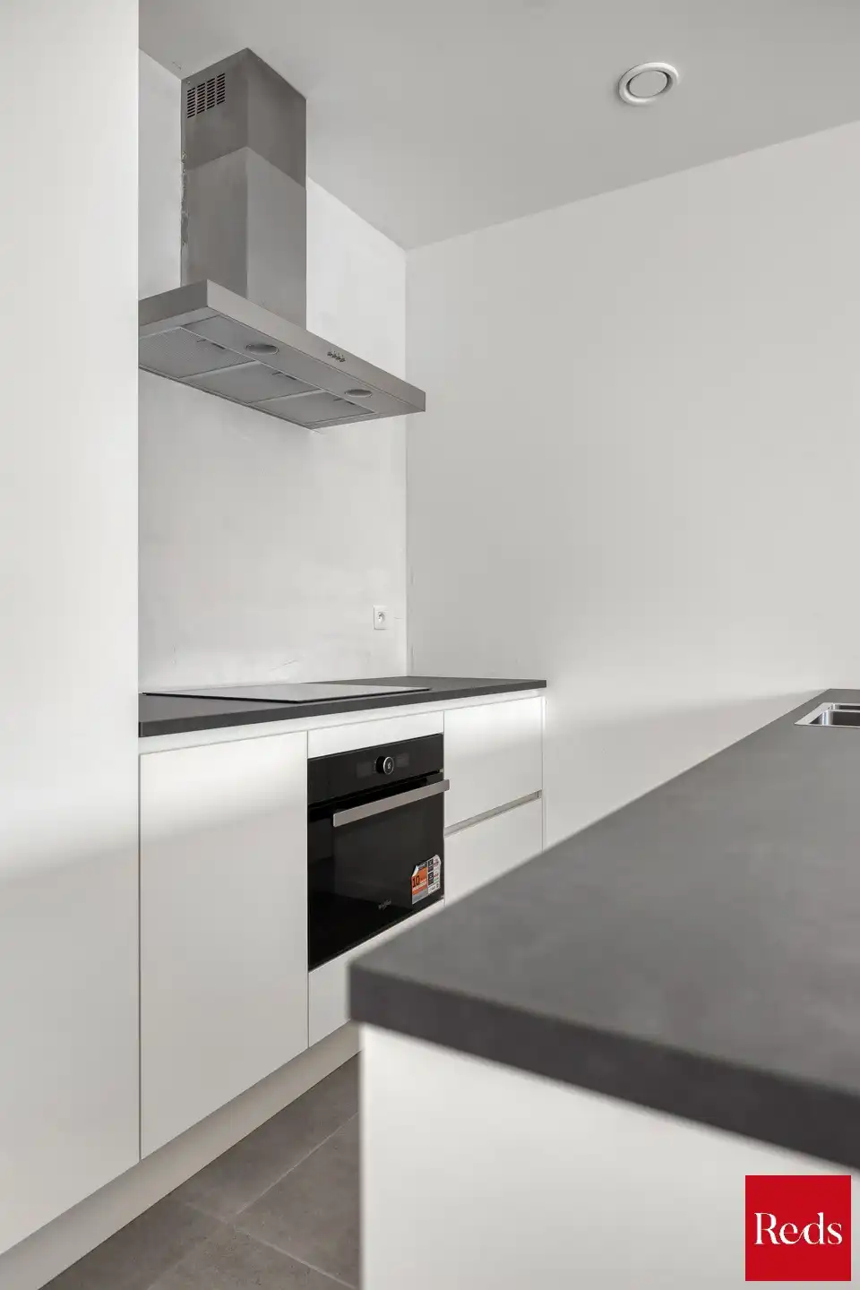 Stijlvol gelijkvloers appartement met tuin foto 9