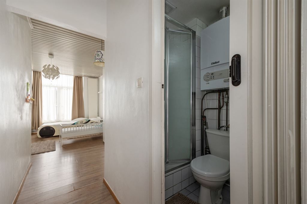 Ruime woning met 4 slaapkamers en stadskoer foto 14