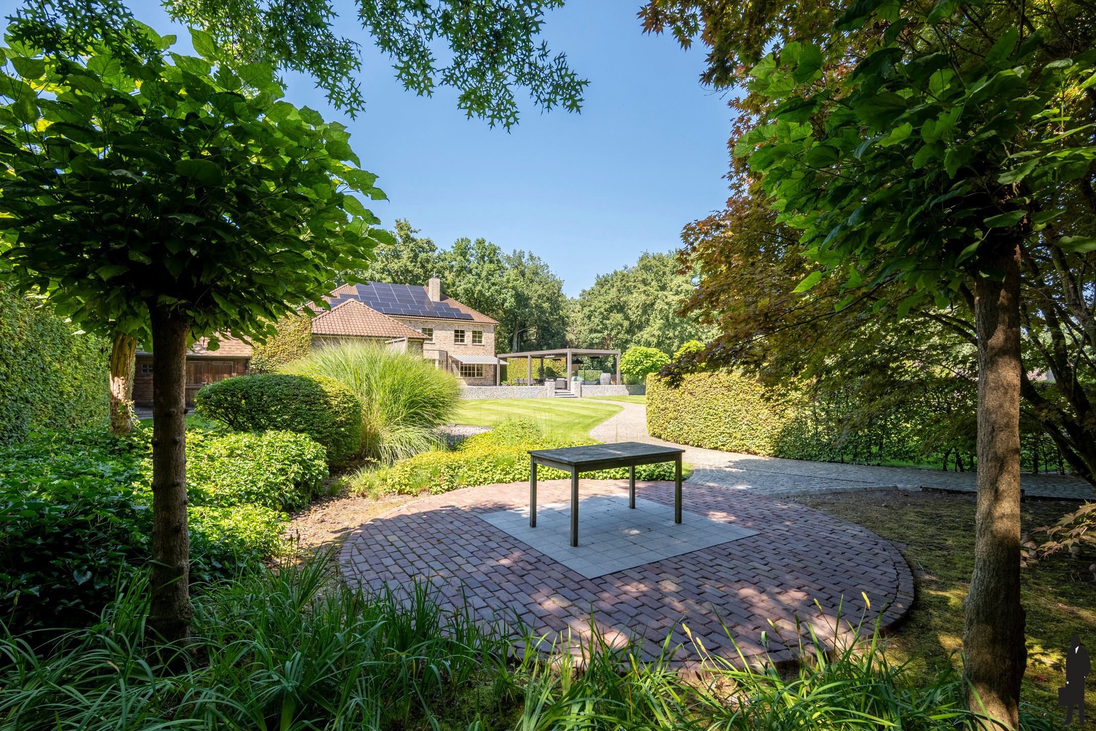 Uitzonderlijk gelegen, recente villa op domein van ca. 2ha  foto 5