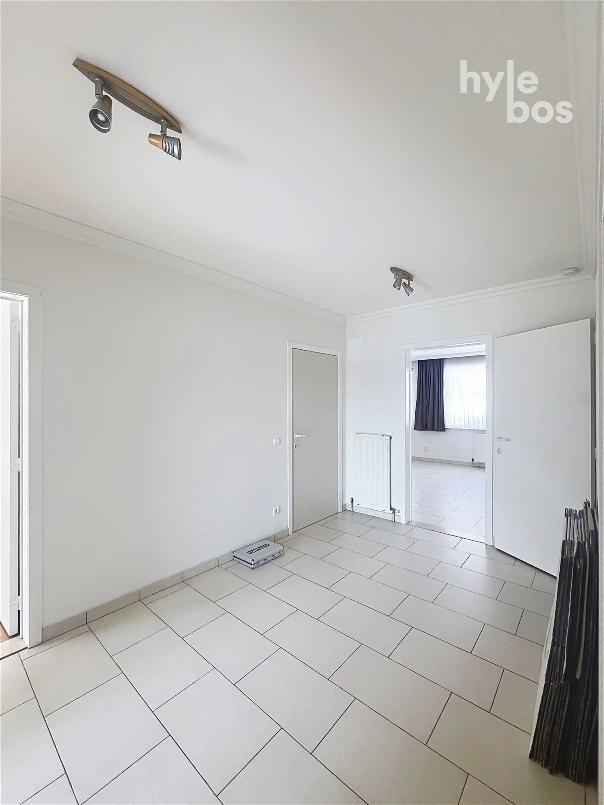 Gelijkvloers 3 slaapkamer appartement met tuin en garage foto 6