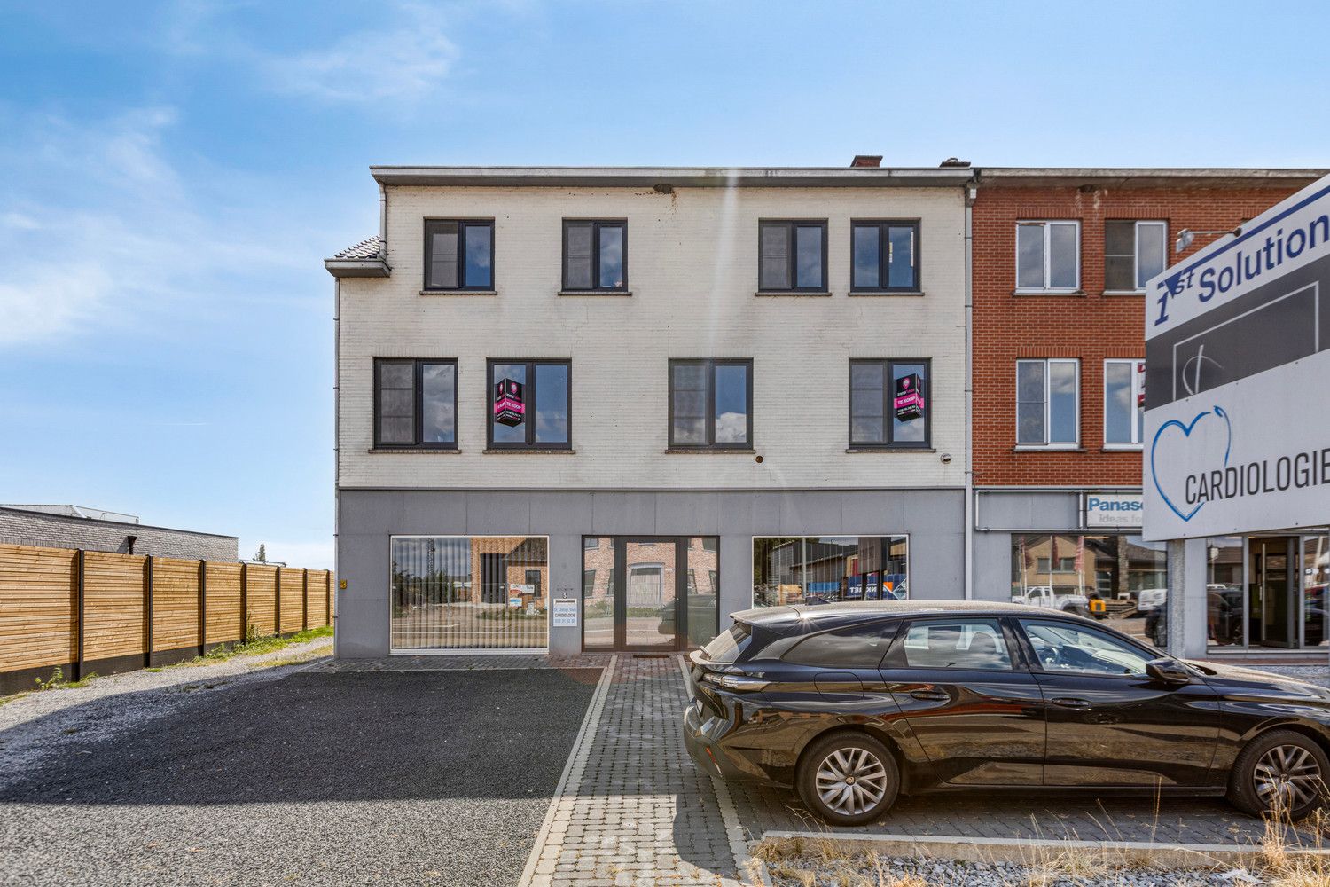 ZEER RUIM EN INSTAPKLAAR DUPLEX APPARTEMENT MET 3 SLPKS! foto 2