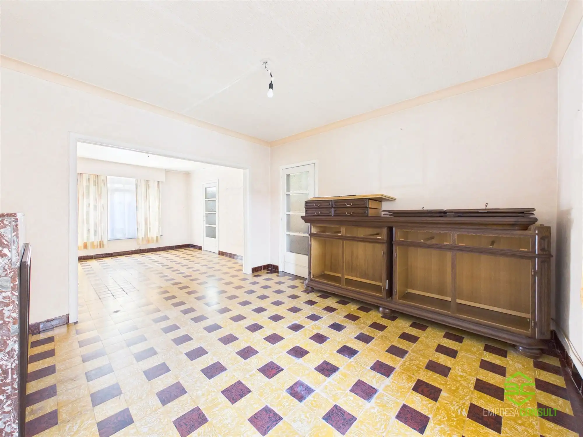 Centraal gelegen te renoveren woning met 3/5slpk! foto 7