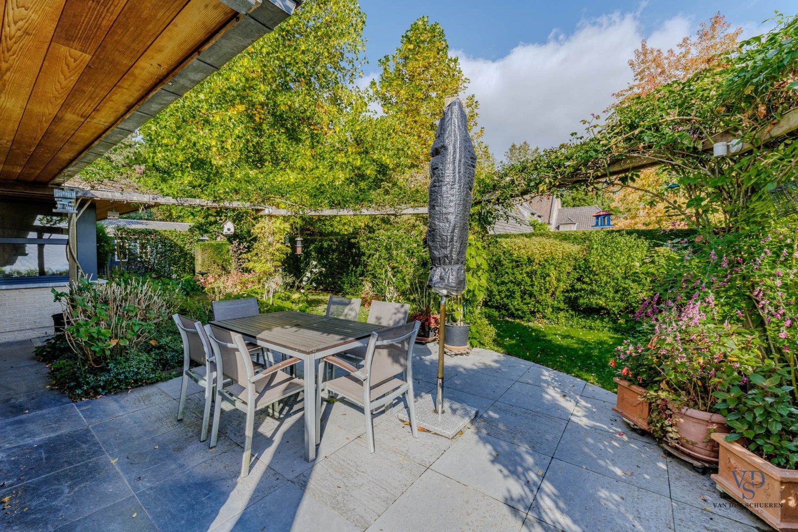 Tijdloze villa in 't groen.  foto 39