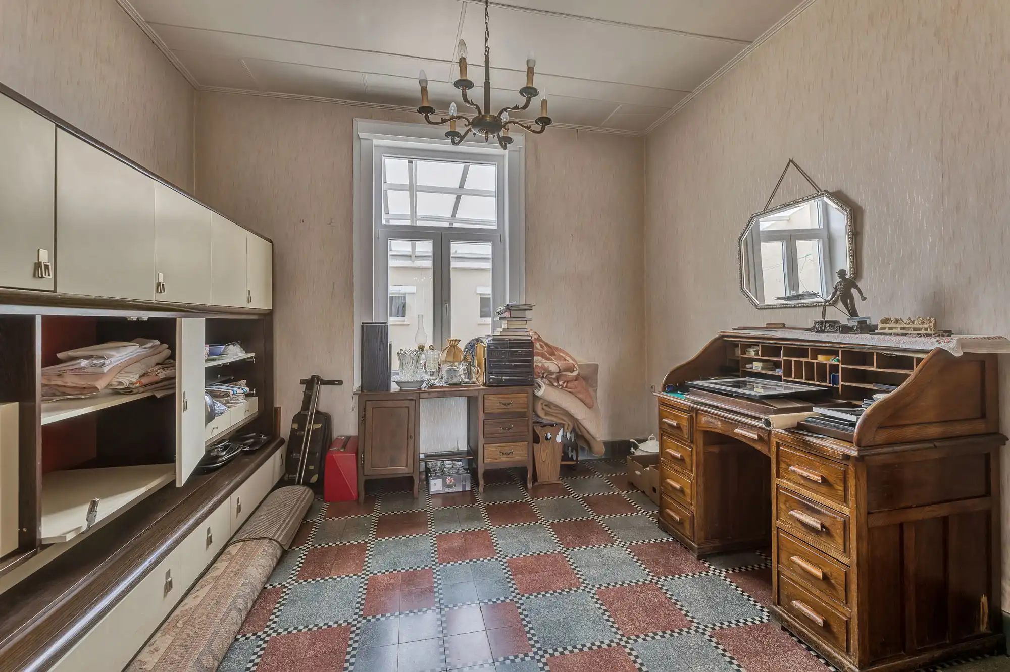 Charmante, te renoveren boerderij met opslagplaats foto 8