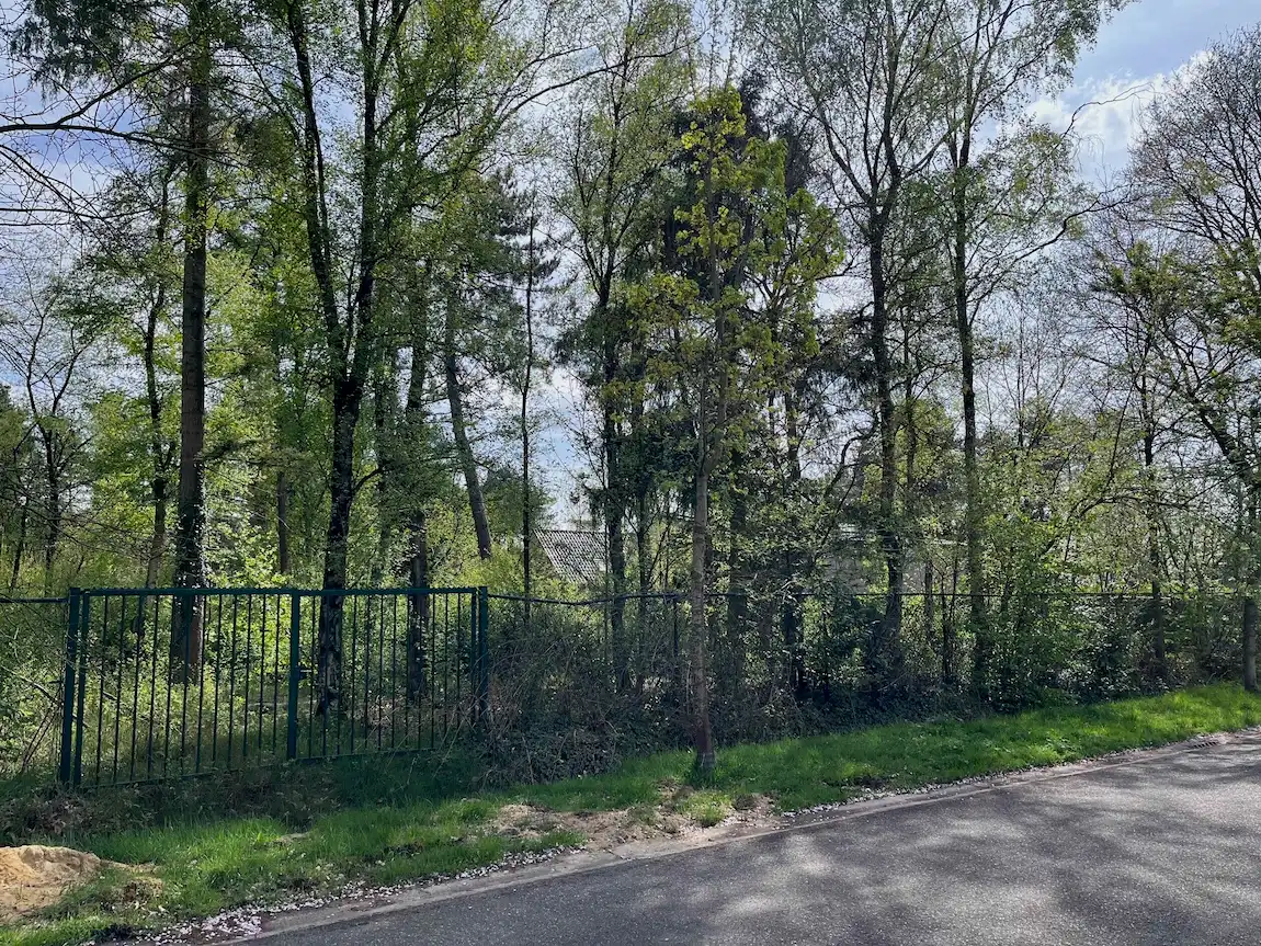 Rustig gelegen villagrond foto 2