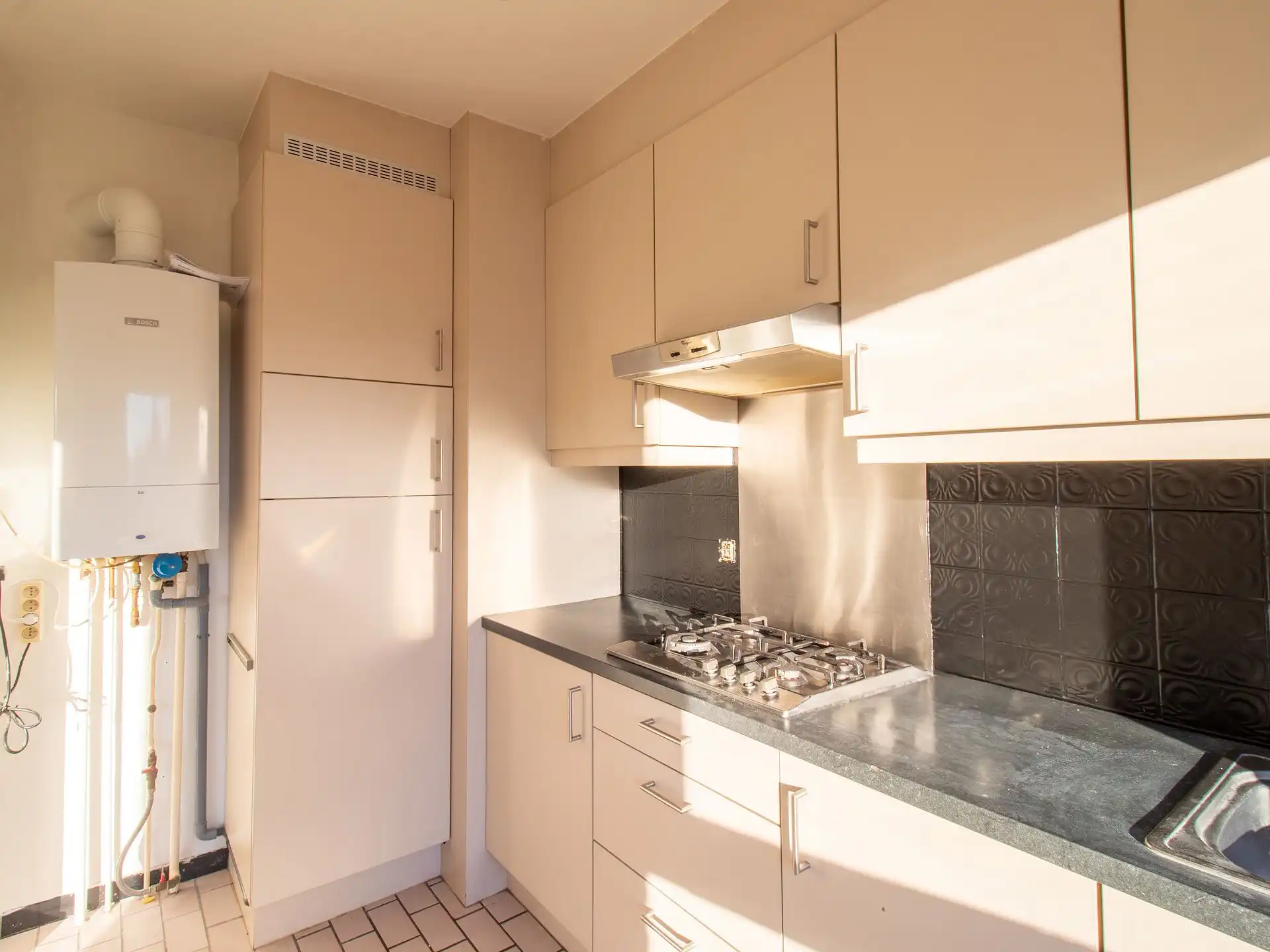 Ruim 2 slaapkamer appartement met garage en zicht op water foto 6