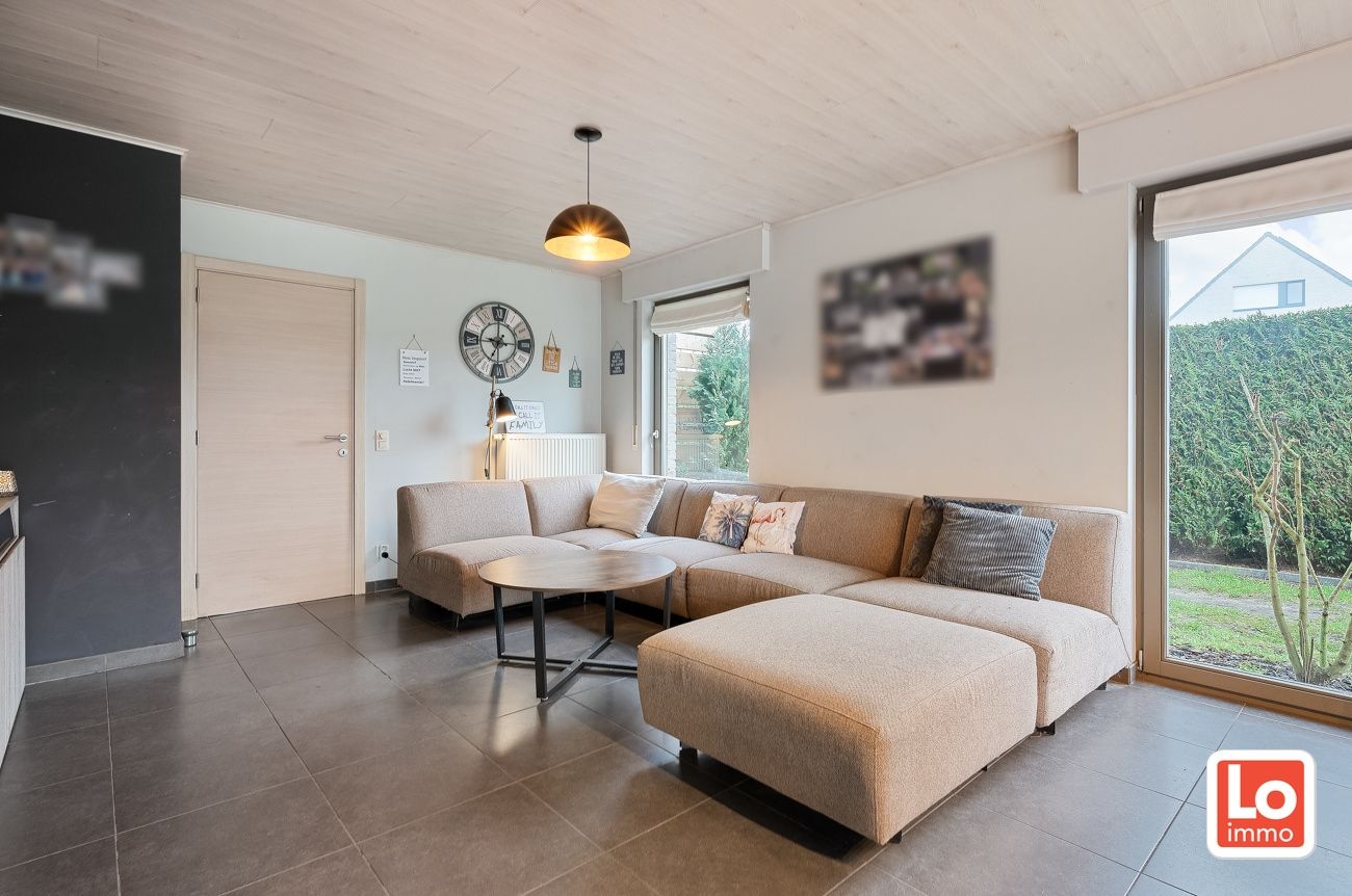 VERKOCHT!! Instapklare halfopen woning met afzonderlijke garage op toplocatie in hartje Lochristi! foto 5
