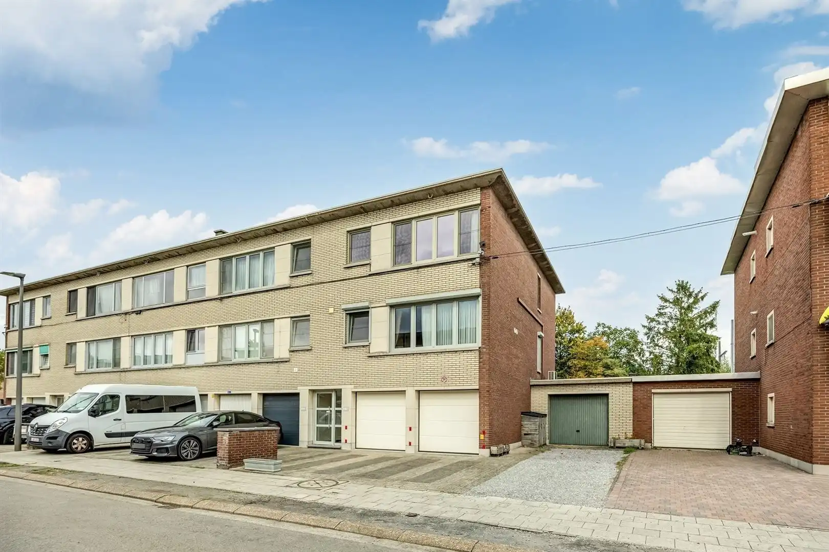 Hedendaags 2-slaapkamerappartement met tuin, garage en praktijkruimte  foto 23