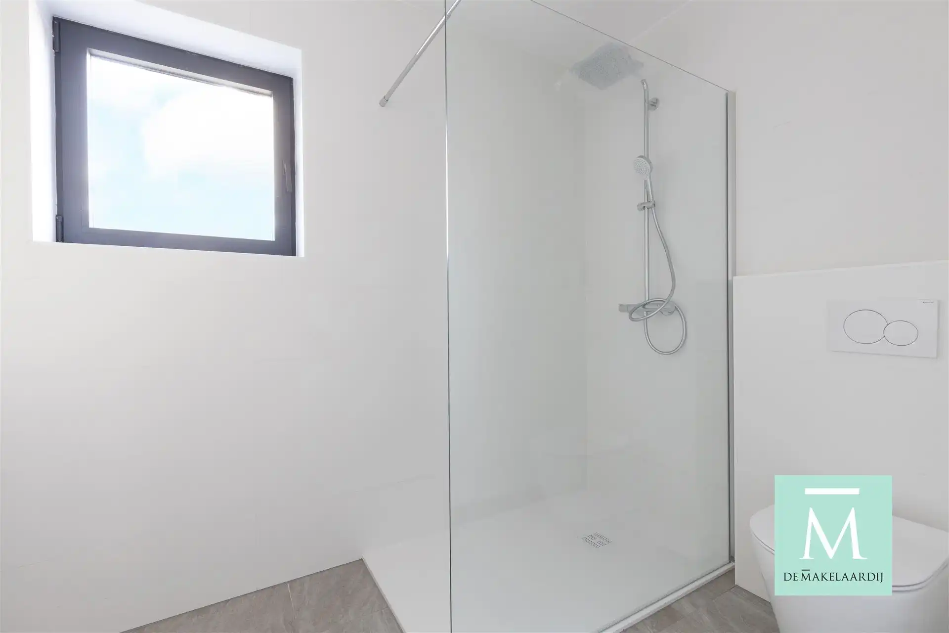 Zeer ruime nieuwbouwwoning met 5 slaapkamers en tuin foto 9