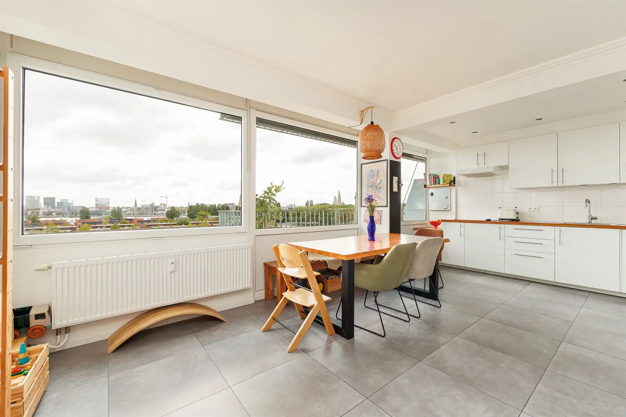 Instapklaar appartement met 2 terrassen en 2 slaapkamers foto 3